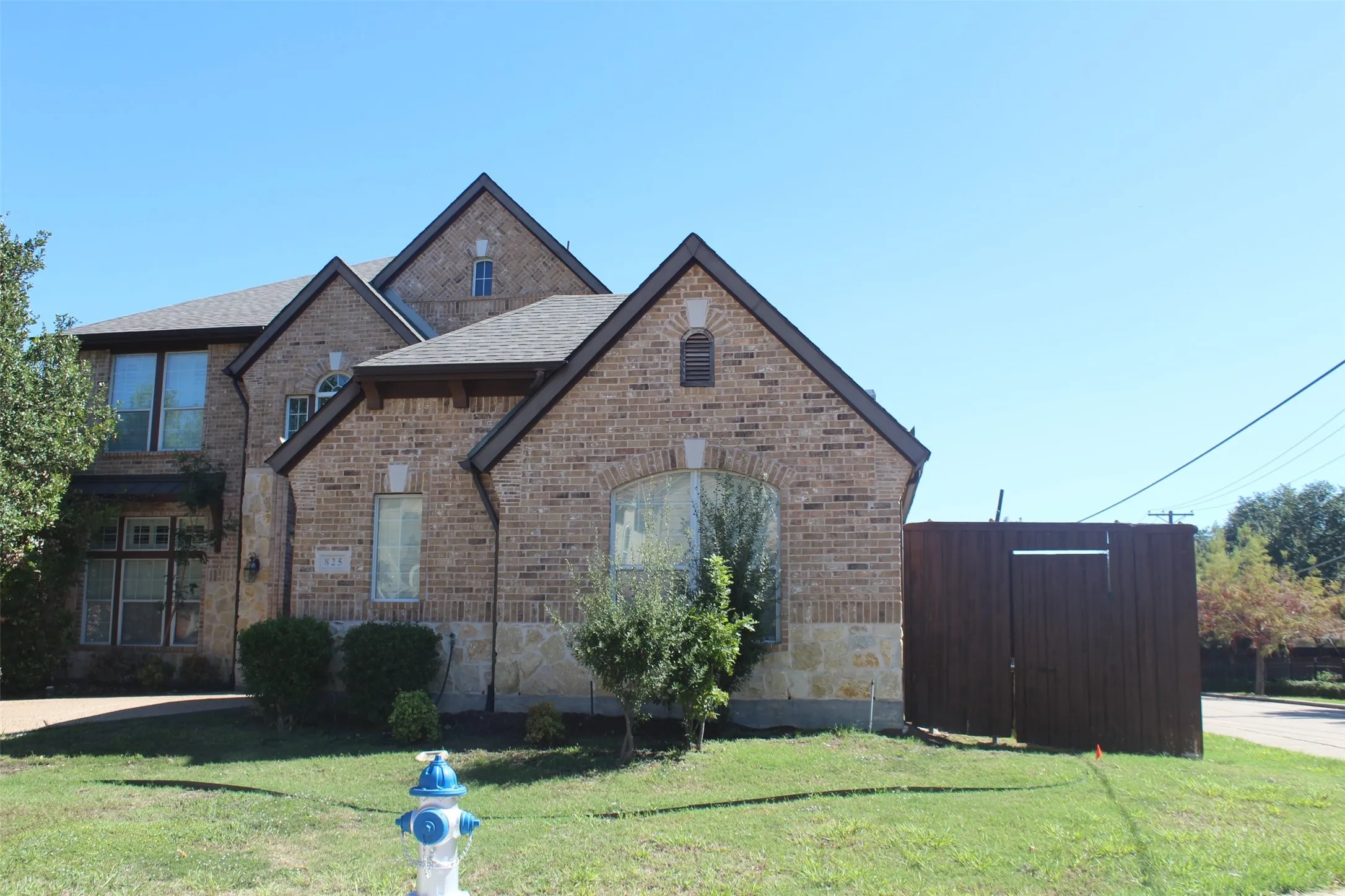 Single Family Residence For Sale in Dallas County , 825 Lotus Drive, Richardson, Texas 75081, 4 Bedroom, 4 Bathroom, 2 Garage spaces, 3,135 Sqft, built in 2007, mls#21405139, Real Estate Agent in Richardson, Homes For Sale in Dallas county, Homes For Sale in Richardson, Realtor in Richardson Texas, Real Estate Brokerage Independent Realty Texas, Luminita Cordes Realtor