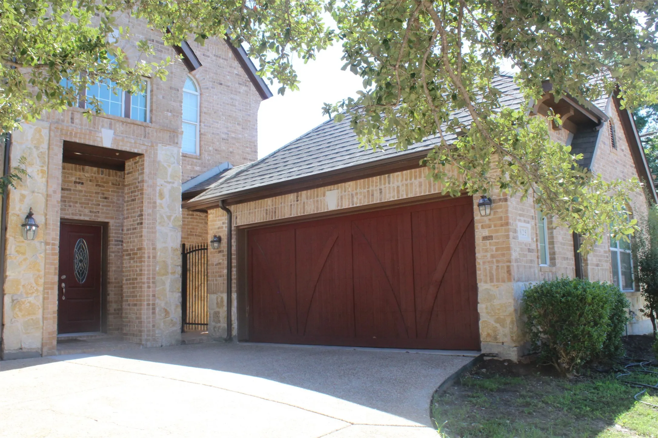 Single Family Residence For Sale in Dallas County , 825 Lotus Drive, Richardson, Texas 75081, 4 Bedroom, 4 Bathroom, 2 Garage spaces, 3,135 Sqft, built in 2007, mls#21405139, Real Estate Agent in Richardson, Homes For Sale in Dallas county, Homes For Sale in Richardson, Realtor in Richardson Texas, Real Estate Brokerage Independent Realty Texas, Luminita Cordes Realtor