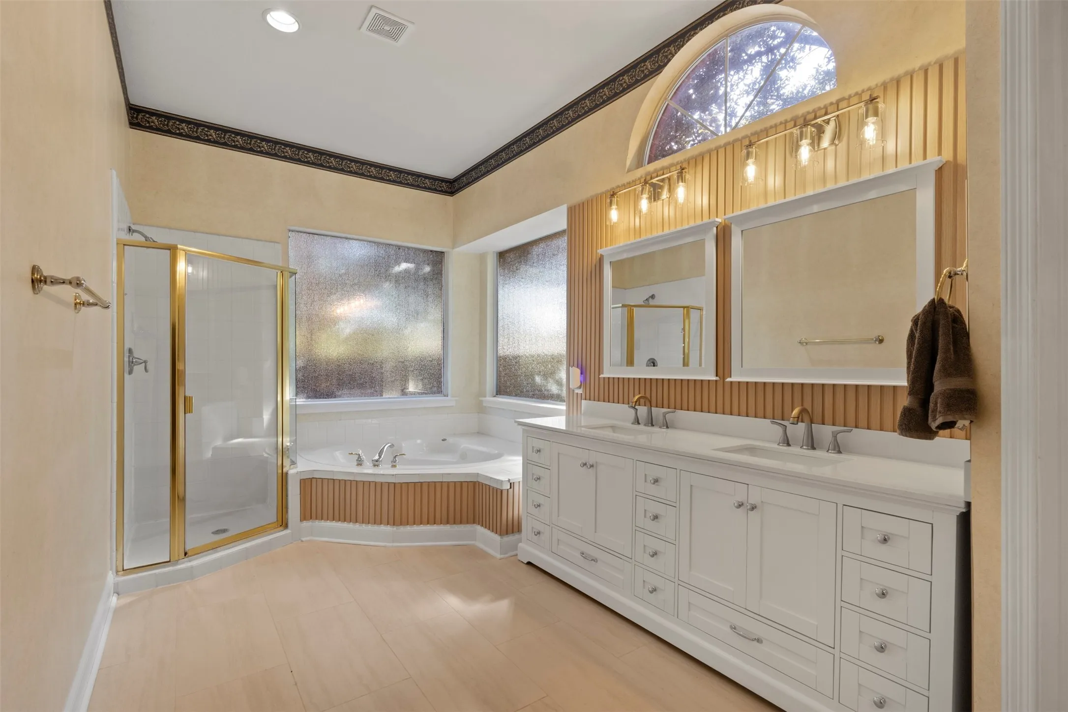 Single Family Residence For Sale in Collin County , 5705 Sandalwood Drive, Mc Kinney, Texas 75072, 4 Bedroom, 4 Bathroom, 3 Garage spaces, 3,236 Sqft, built in 1999, mls#21405125, Real Estate Agent in Mc Kinney, Homes For Sale in Collin county, Homes For Sale in Mc Kinney, Realtor in Mc Kinney Texas, Real Estate Brokerage Independent Realty Texas, Luminita Cordes Realtor