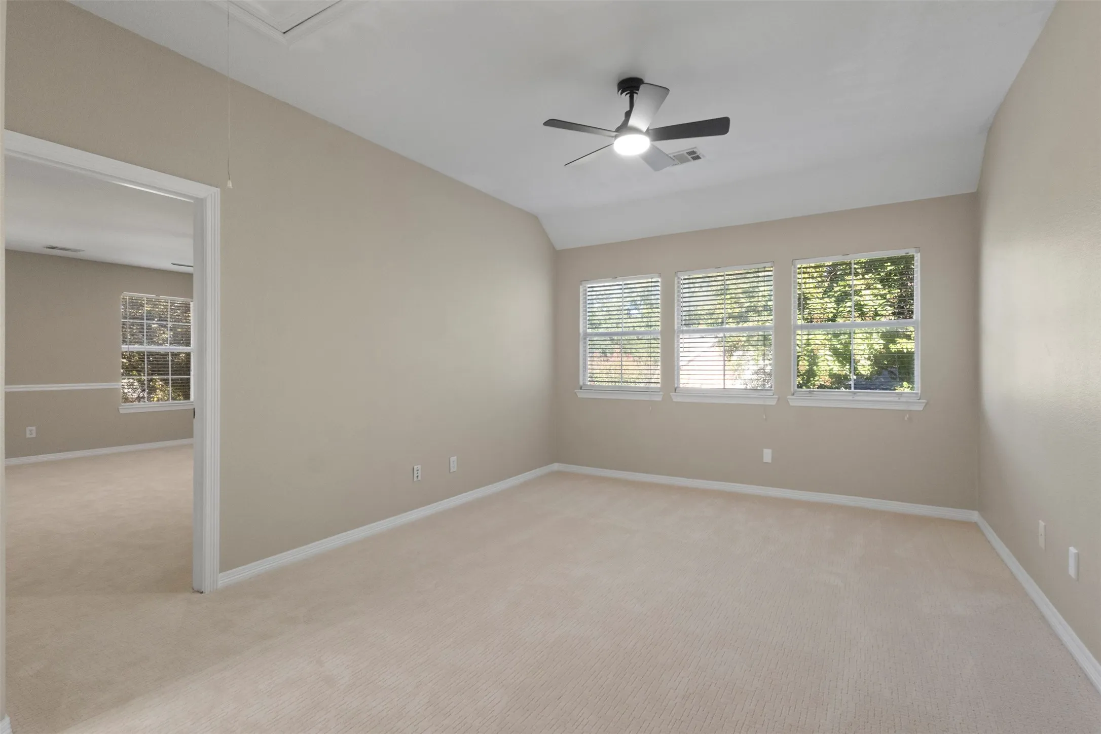 Single Family Residence For Sale in Collin County , 5705 Sandalwood Drive, Mc Kinney, Texas 75072, 4 Bedroom, 4 Bathroom, 3 Garage spaces, 3,236 Sqft, built in 1999, mls#21405125, Real Estate Agent in Mc Kinney, Homes For Sale in Collin county, Homes For Sale in Mc Kinney, Realtor in Mc Kinney Texas, Real Estate Brokerage Independent Realty Texas, Luminita Cordes Realtor