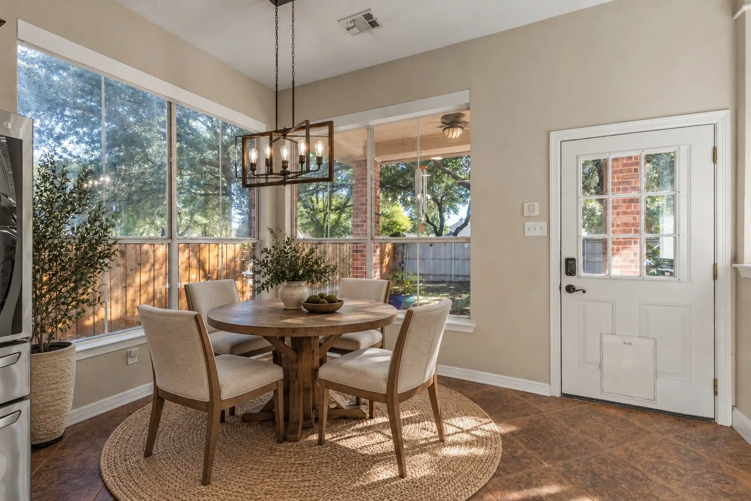Virtually staged breakfast nook with a bright, cozy design that creates an inviting space for casual meals and everyday​​‌​​​​‌​​‌‌​‌‌​​​‌‌​‌​‌​‌​​​‌​​ gatherings.