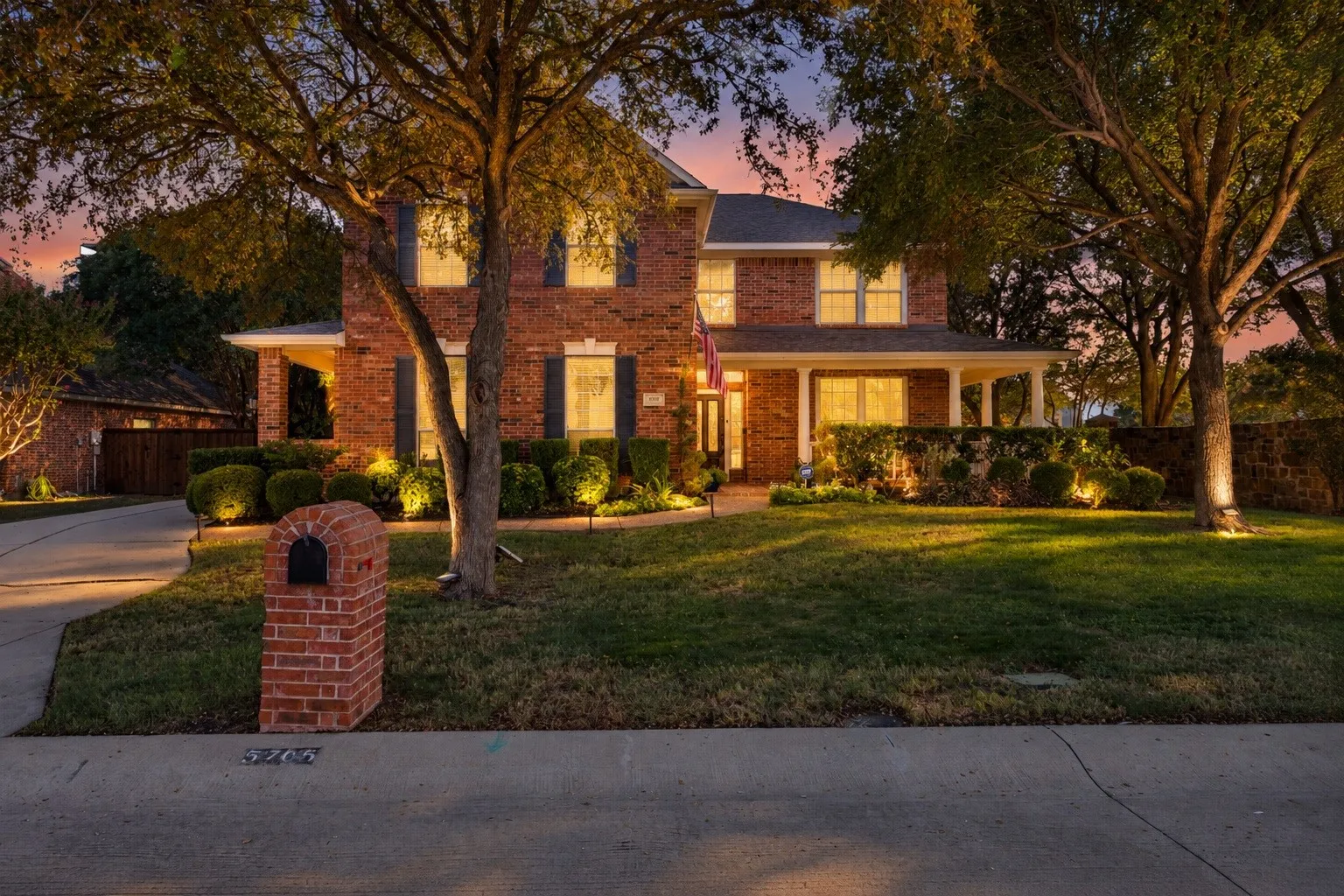 Single Family Residence For Sale in Collin County , 5705 Sandalwood Drive, Mc Kinney, Texas 75072, 4 Bedroom, 4 Bathroom, 3 Garage spaces, 3,236 Sqft, built in 1999, mls#21405125, Real Estate Agent in Mc Kinney, Homes For Sale in Collin county, Homes For Sale in Mc Kinney, Realtor in Mc Kinney Texas, Real Estate Brokerage Independent Realty Texas, Luminita Cordes Realtor
