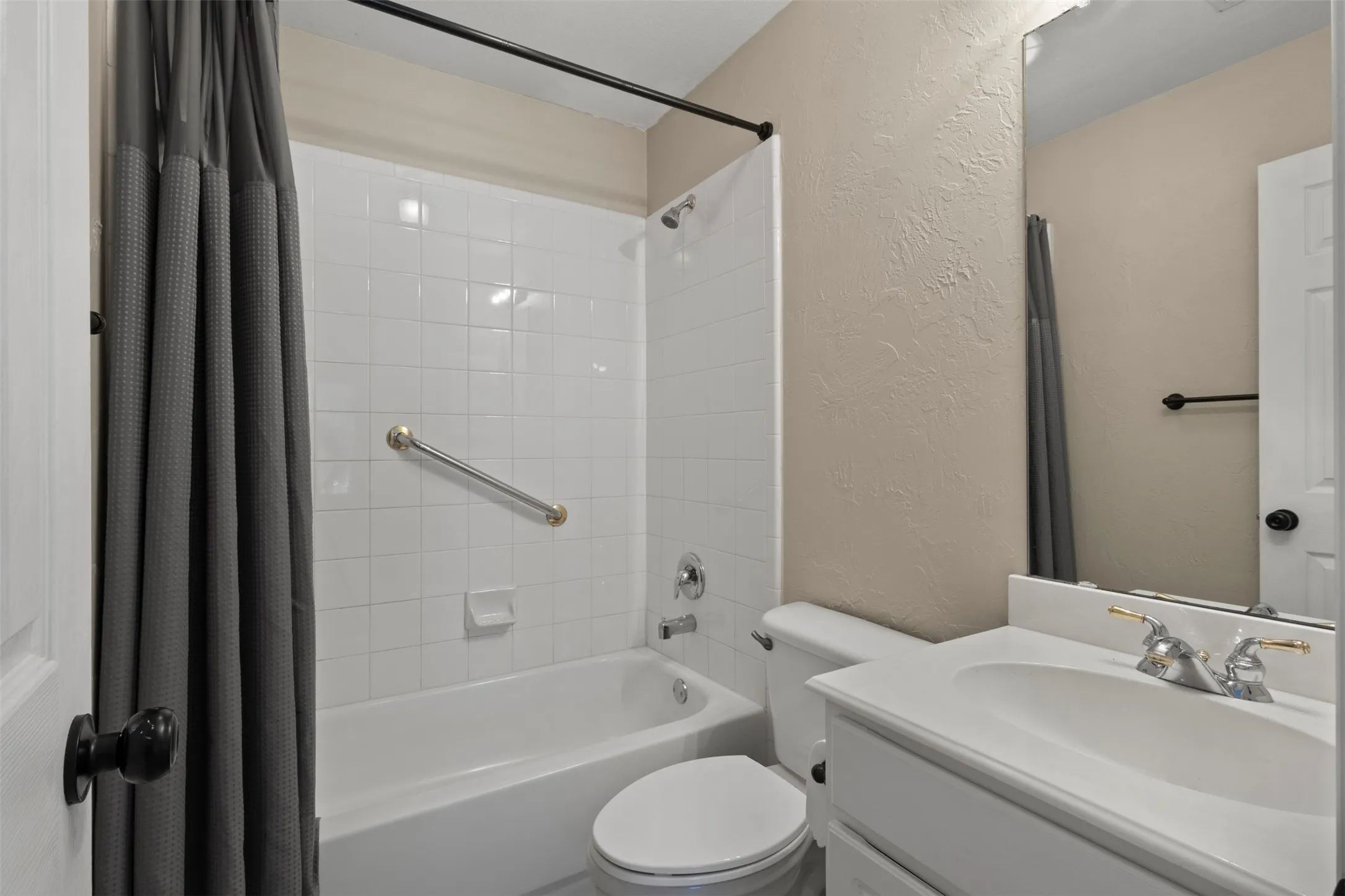 Single Family Residence For Sale in Collin County , 5705 Sandalwood Drive, Mc Kinney, Texas 75072, 4 Bedroom, 4 Bathroom, 3 Garage spaces, 3,236 Sqft, built in 1999, mls#21405125, Real Estate Agent in Mc Kinney, Homes For Sale in Collin county, Homes For Sale in Mc Kinney, Realtor in Mc Kinney Texas, Real Estate Brokerage Independent Realty Texas, Luminita Cordes Realtor