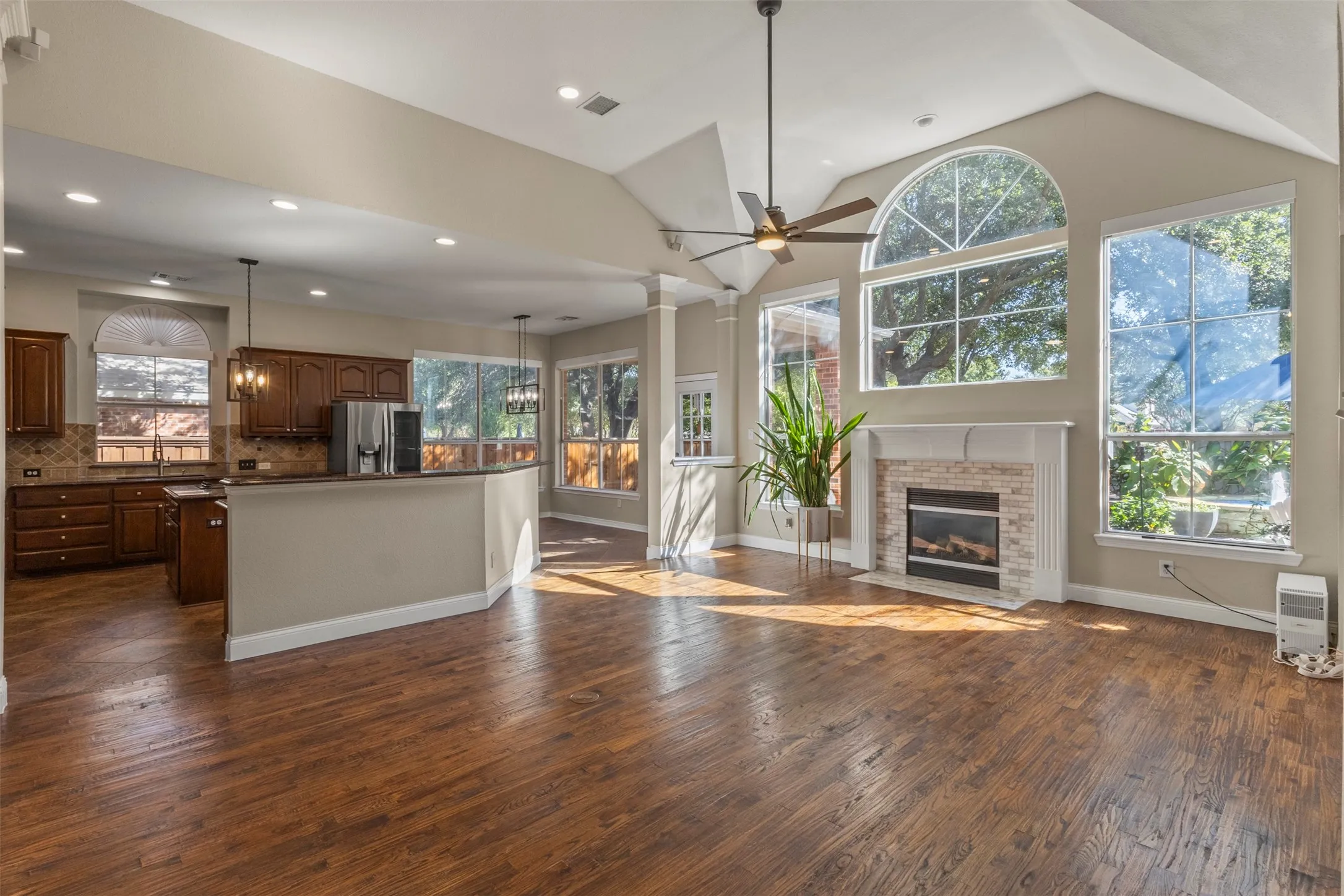 Single Family Residence For Sale in Collin County , 5705 Sandalwood Drive, Mc Kinney, Texas 75072, 4 Bedroom, 4 Bathroom, 3 Garage spaces, 3,236 Sqft, built in 1999, mls#21405125, Real Estate Agent in Mc Kinney, Homes For Sale in Collin county, Homes For Sale in Mc Kinney, Realtor in Mc Kinney Texas, Real Estate Brokerage Independent Realty Texas, Luminita Cordes Realtor