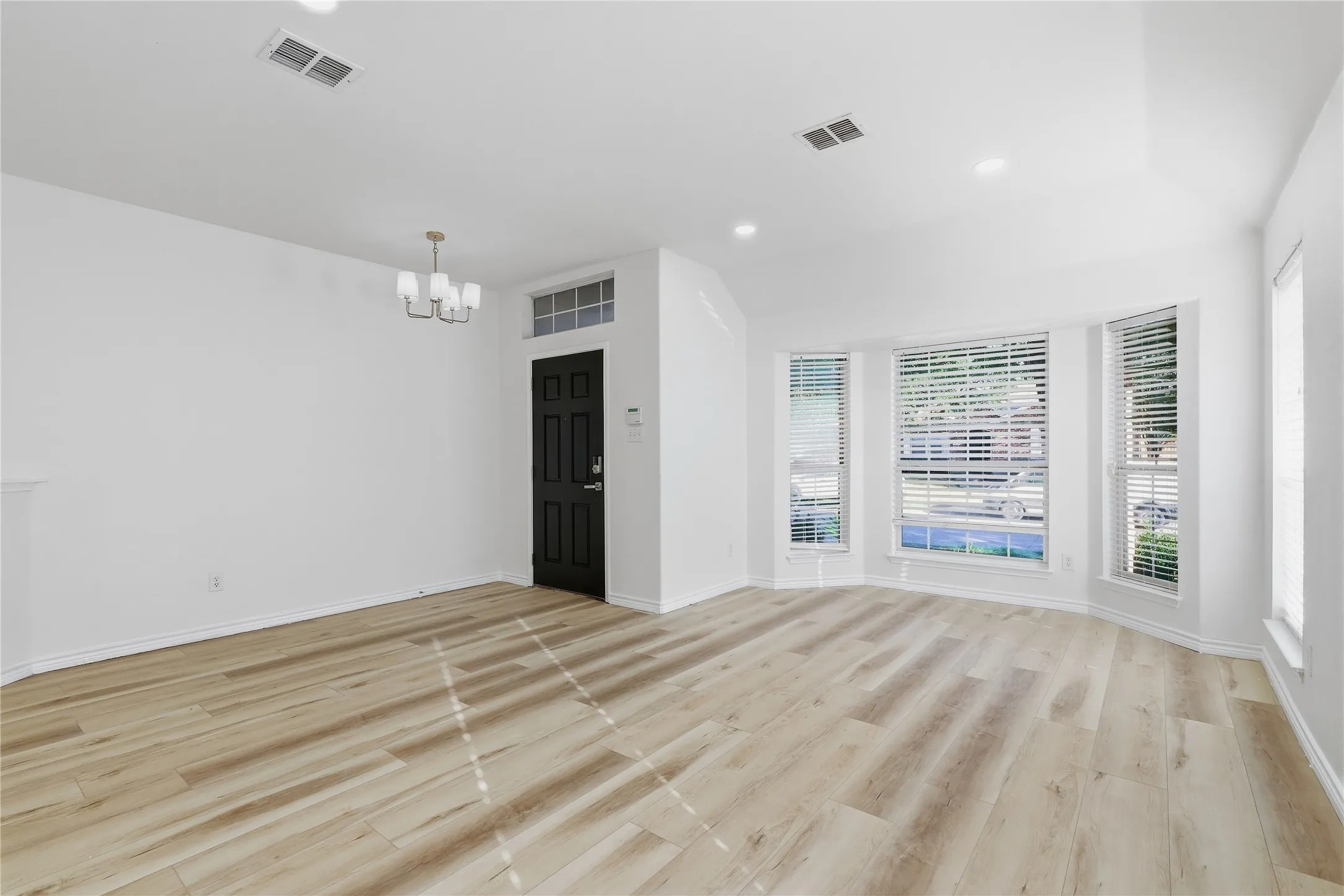 Single Family Residence For Rent in Dallas County , 10709 Nantucket Drive, Rowlett, Texas 75089, 3 Bedroom, 2 Bathroom, 1 Garage spaces, 1,815 Sqft, built in 2003, mls#21405146, Real Estate Agent in Rowlett, Homes For Rent in Dallas county, Homes For Rent in Rowlett, Realtor in Rowlett Texas, Real Estate Brokerage Independent Realty Texas, Luminita Cordes Realtor