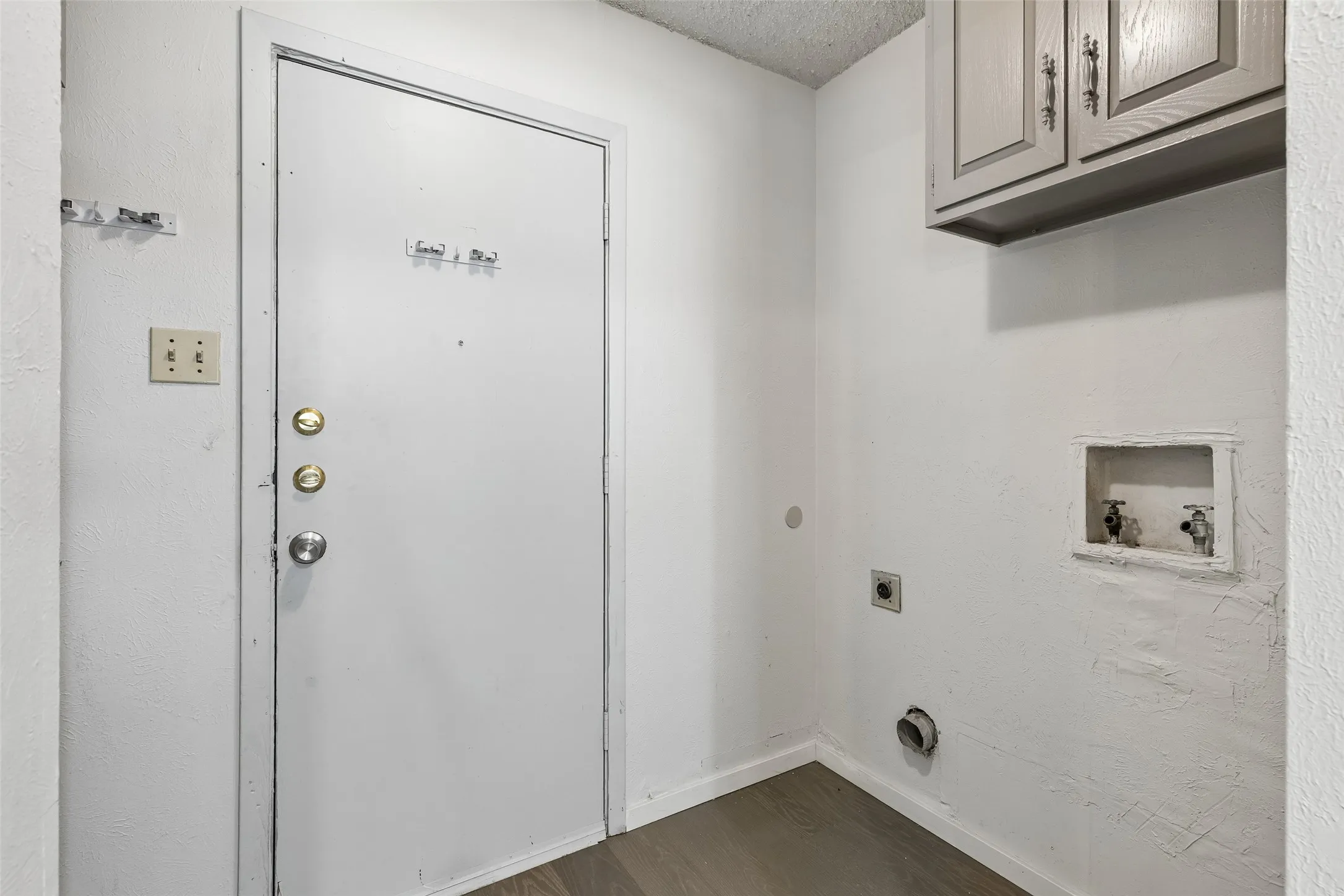 Single Family Residence For Sale in Tarrant County , 517 Sussex Drive, Arlington, Texas 76014, 3 Bedroom, 2 Bathroom, 2 Garage spaces, 1,489 Sqft, built in 1973, mls#21402180, Real Estate Agent in Arlington, Homes For Sale in Tarrant county, Homes For Sale in Arlington, Realtor in Arlington Texas, Real Estate Brokerage Independent Realty Texas, Luminita Cordes Realtor
