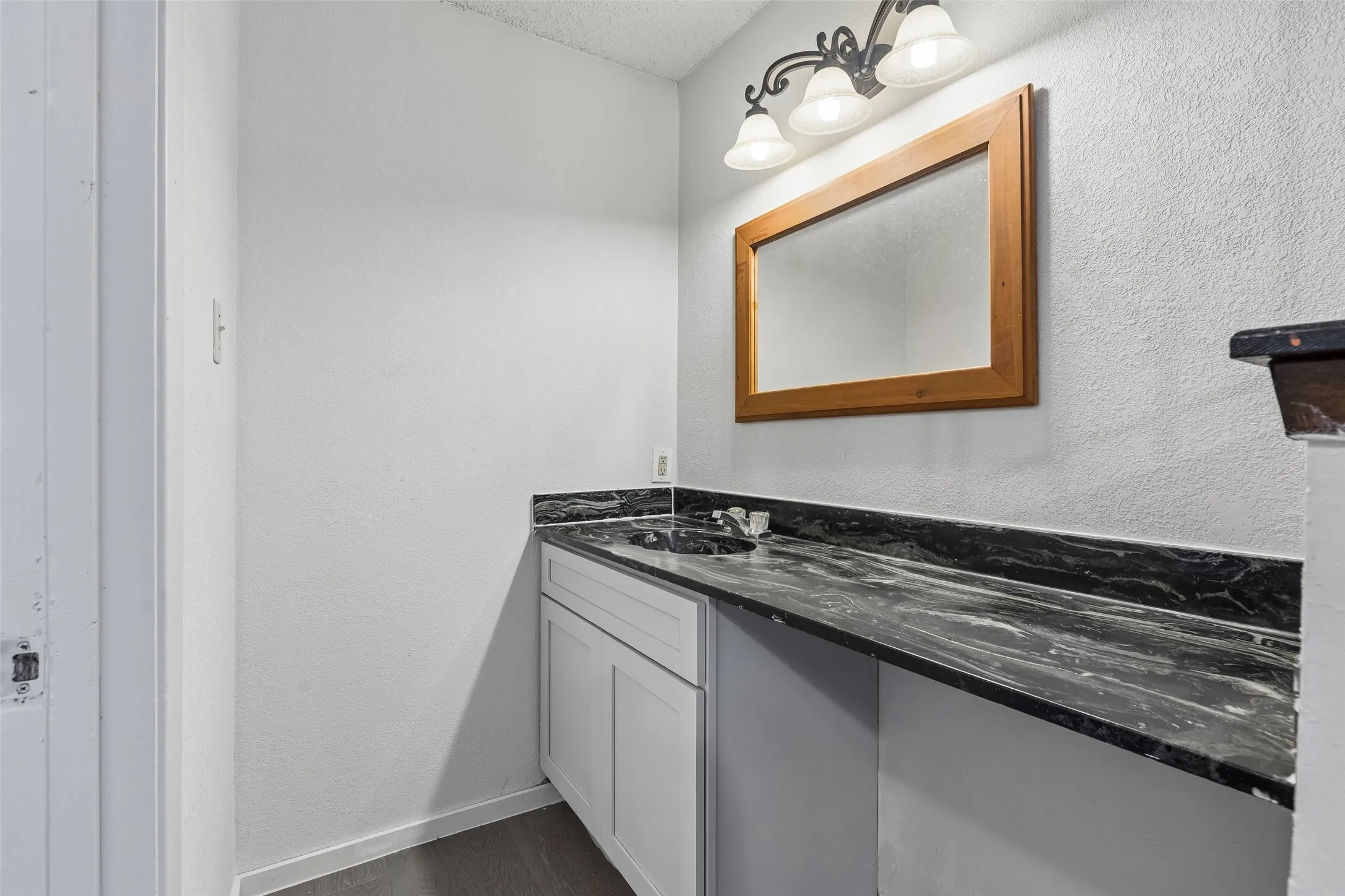Single Family Residence For Sale in Tarrant County , 517 Sussex Drive, Arlington, Texas 76014, 3 Bedroom, 2 Bathroom, 2 Garage spaces, 1,489 Sqft, built in 1973, mls#21402180, Real Estate Agent in Arlington, Homes For Sale in Tarrant county, Homes For Sale in Arlington, Realtor in Arlington Texas, Real Estate Brokerage Independent Realty Texas, Luminita Cordes Realtor