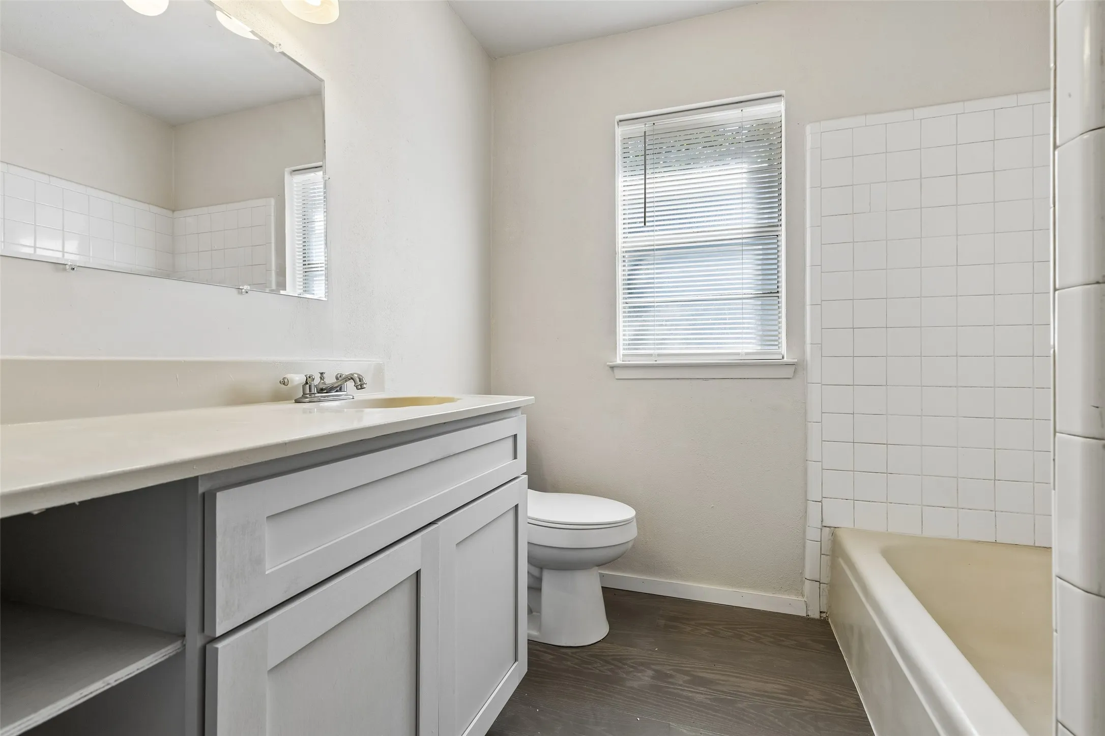 Single Family Residence For Sale in Tarrant County , 517 Sussex Drive, Arlington, Texas 76014, 3 Bedroom, 2 Bathroom, 2 Garage spaces, 1,489 Sqft, built in 1973, mls#21402180, Real Estate Agent in Arlington, Homes For Sale in Tarrant county, Homes For Sale in Arlington, Realtor in Arlington Texas, Real Estate Brokerage Independent Realty Texas, Luminita Cordes Realtor