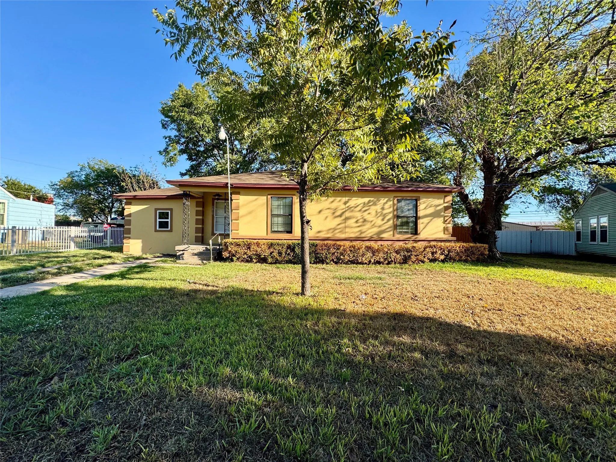 Single Family Residence For Rent in Dallas County , 8018 S Reno Court, Dallas, Texas 75217, 3 Bedroom, 1 Bathroom, Garage spaces, 815 Sqft, built in 1950, mls#21405155, Real Estate Agent in Dallas, Homes For Rent in Dallas county, Homes For Rent in Dallas, Realtor in Dallas Texas, Real Estate Brokerage Independent Realty Texas, Luminita Cordes Realtor