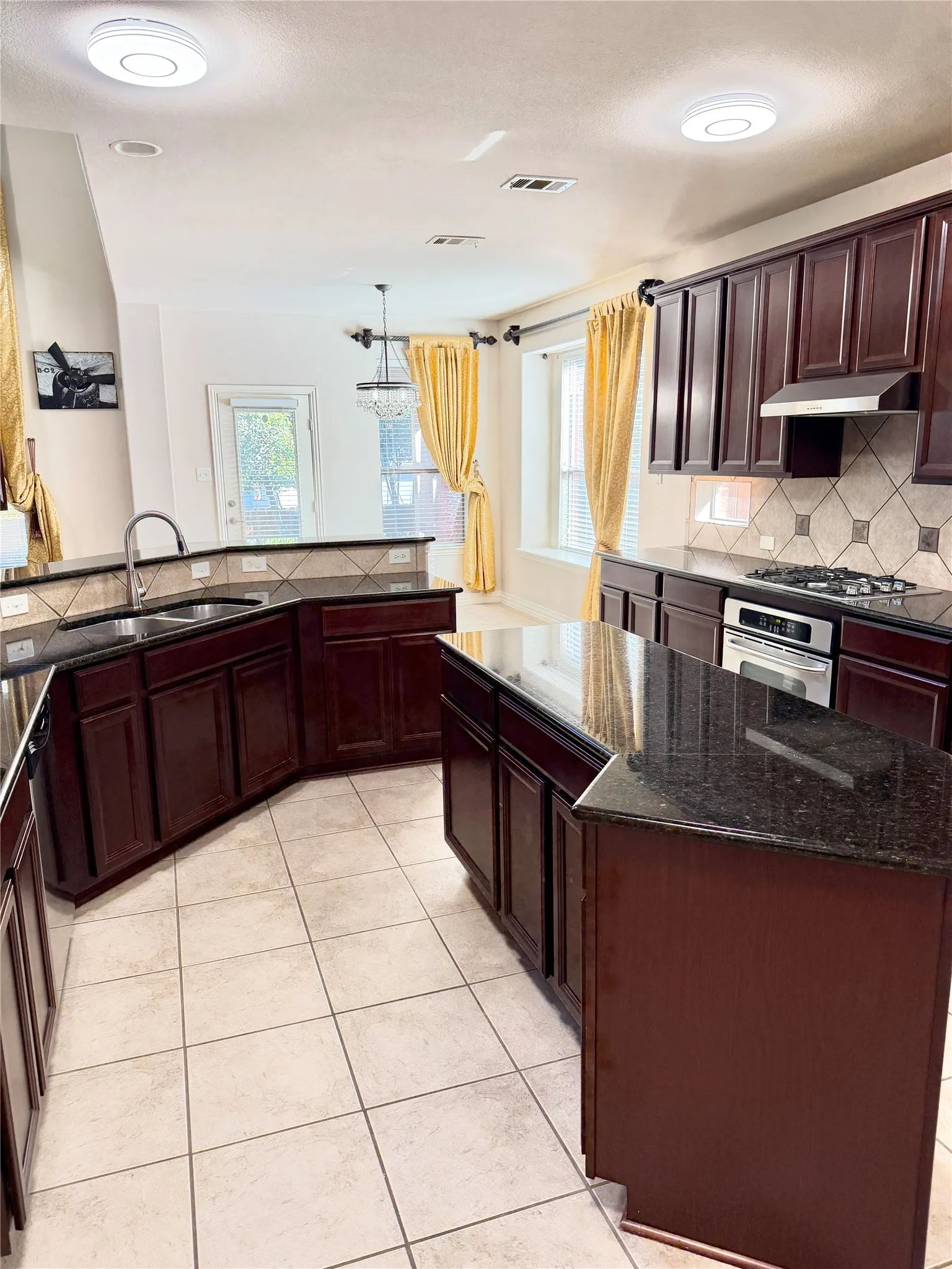 Single Family Residence For Sale in Tarrant County , 205 Edenderry Drive, Keller, Texas 76248, 4 Bedroom, 4 Bathroom, 2 Garage spaces, 3,734 Sqft, built in 2006, mls#21405067, Real Estate Agent in Keller, Homes For Sale in Tarrant county, Homes For Sale in Keller, Realtor in Keller Texas, Real Estate Brokerage Independent Realty Texas, Luminita Cordes Realtor