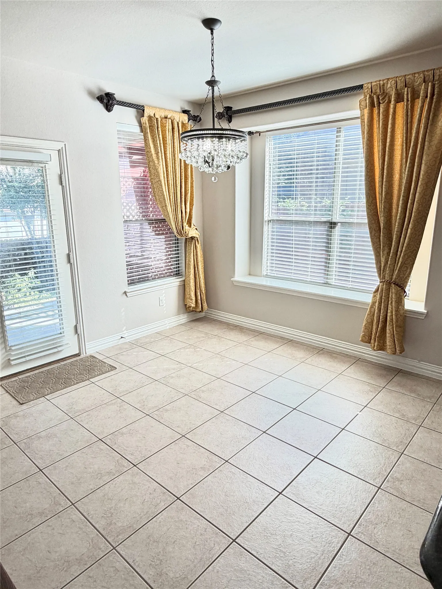 Single Family Residence For Sale in Tarrant County , 205 Edenderry Drive, Keller, Texas 76248, 4 Bedroom, 4 Bathroom, 2 Garage spaces, 3,734 Sqft, built in 2006, mls#21405067, Real Estate Agent in Keller, Homes For Sale in Tarrant county, Homes For Sale in Keller, Realtor in Keller Texas, Real Estate Brokerage Independent Realty Texas, Luminita Cordes Realtor
