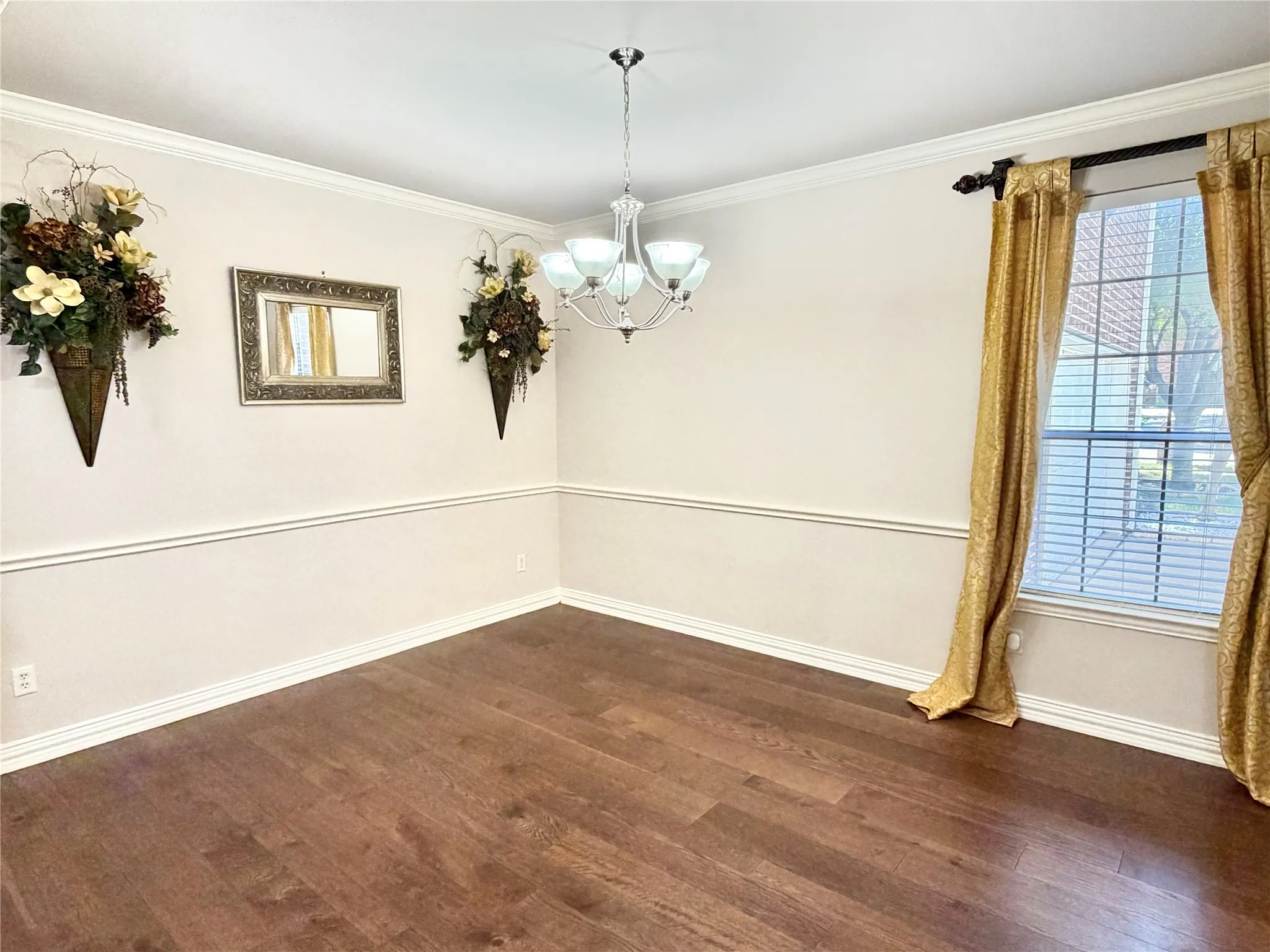 Single Family Residence For Sale in Tarrant County , 205 Edenderry Drive, Keller, Texas 76248, 4 Bedroom, 4 Bathroom, 2 Garage spaces, 3,734 Sqft, built in 2006, mls#21405067, Real Estate Agent in Keller, Homes For Sale in Tarrant county, Homes For Sale in Keller, Realtor in Keller Texas, Real Estate Brokerage Independent Realty Texas, Luminita Cordes Realtor