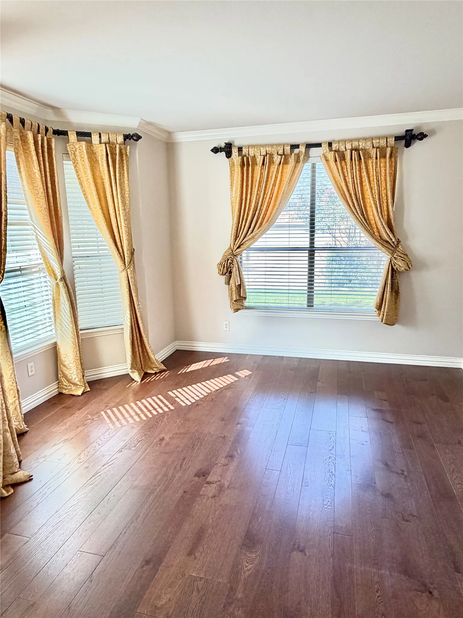 Single Family Residence For Sale in Tarrant County , 205 Edenderry Drive, Keller, Texas 76248, 4 Bedroom, 4 Bathroom, 2 Garage spaces, 3,734 Sqft, built in 2006, mls#21405067, Real Estate Agent in Keller, Homes For Sale in Tarrant county, Homes For Sale in Keller, Realtor in Keller Texas, Real Estate Brokerage Independent Realty Texas, Luminita Cordes Realtor