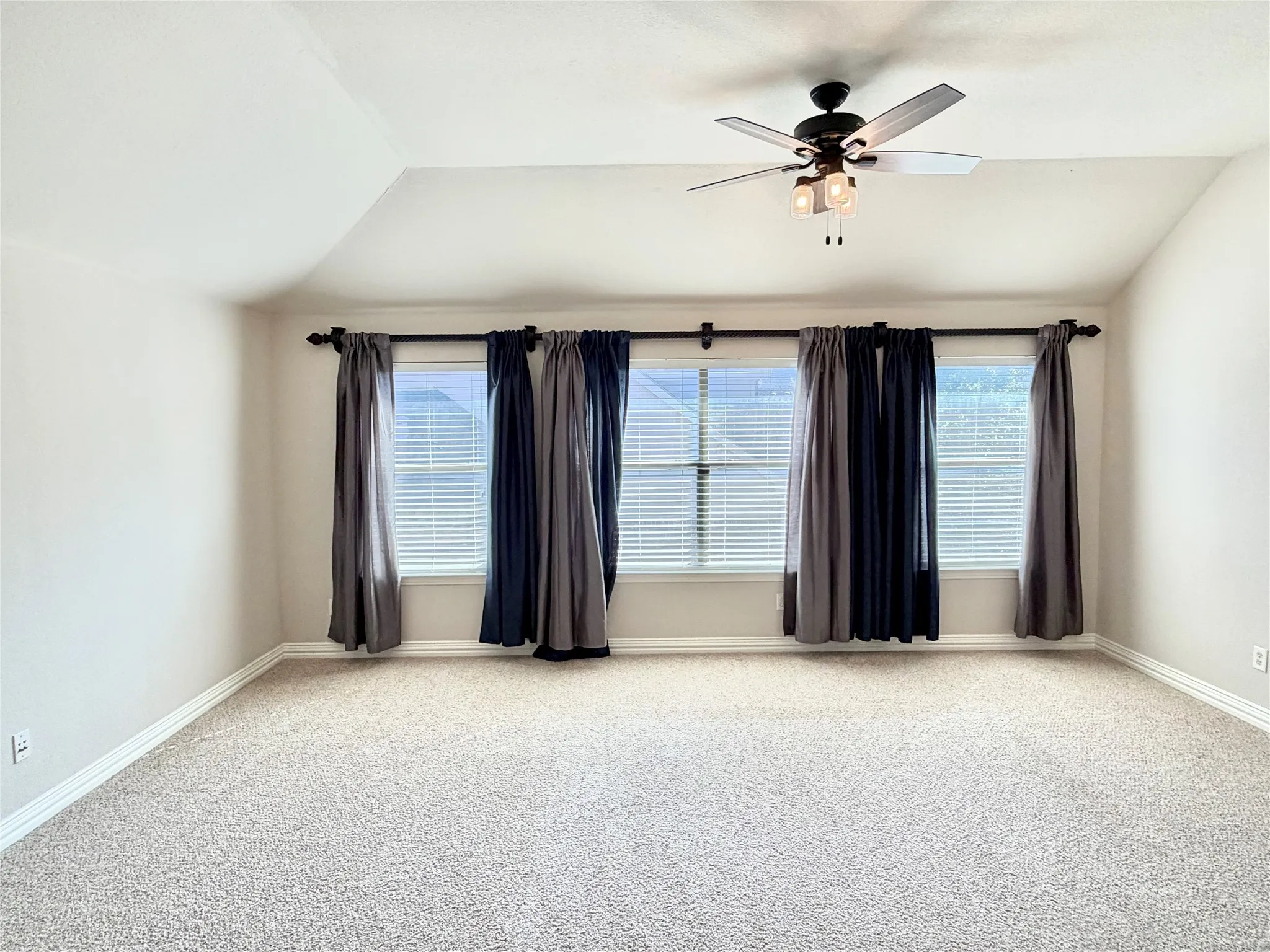 Single Family Residence For Sale in Tarrant County , 205 Edenderry Drive, Keller, Texas 76248, 4 Bedroom, 4 Bathroom, 2 Garage spaces, 3,734 Sqft, built in 2006, mls#21405067, Real Estate Agent in Keller, Homes For Sale in Tarrant county, Homes For Sale in Keller, Realtor in Keller Texas, Real Estate Brokerage Independent Realty Texas, Luminita Cordes Realtor
