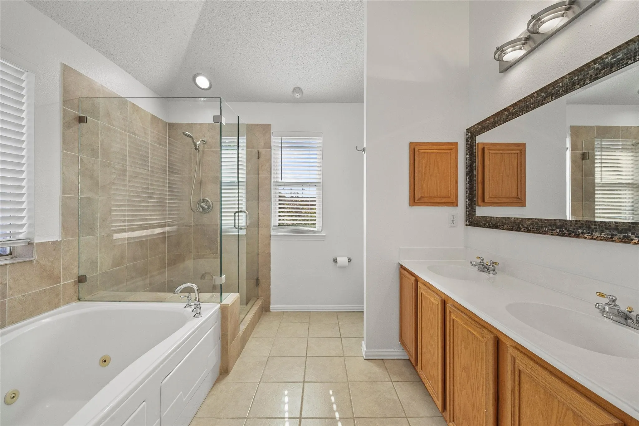 Single Family Residence For Sale in Rockwall County , 280 Beech Drive, Rockwall, Texas 75032, 3 Bedroom, 2 Bathroom, 2 Garage spaces, 1,900 Sqft, built in 2002, mls#21404129, Real Estate Agent in Rockwall, Homes For Sale in Rockwall county, Homes For Sale in Rockwall, Realtor in Rockwall Texas, Real Estate Brokerage Independent Realty Texas, Luminita Cordes Realtor