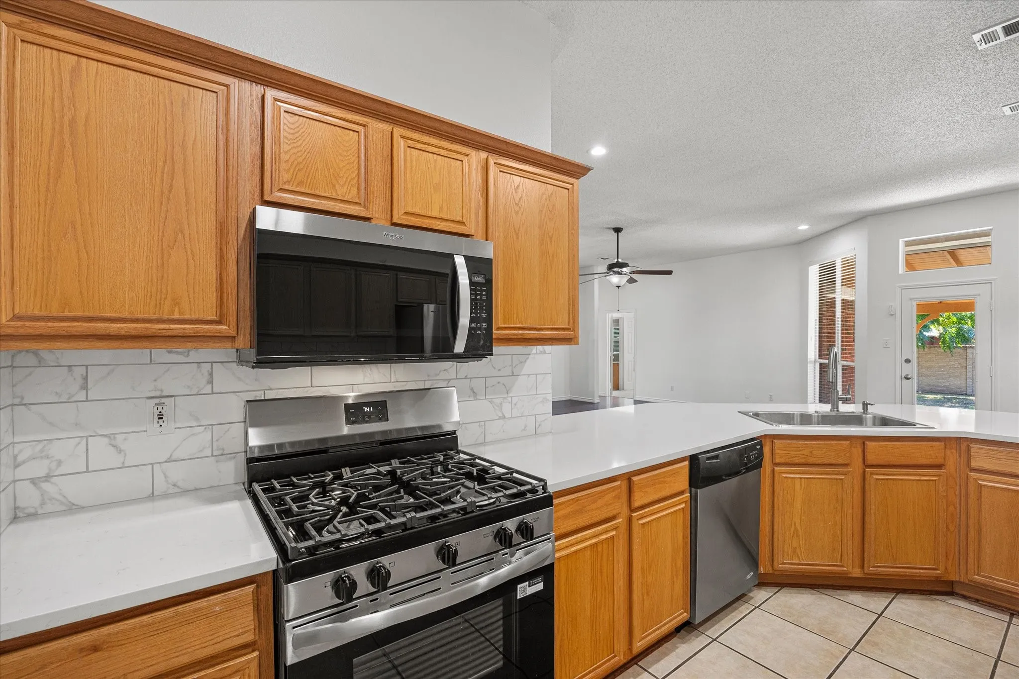 Single Family Residence For Sale in Rockwall County , 280 Beech Drive, Rockwall, Texas 75032, 3 Bedroom, 2 Bathroom, 2 Garage spaces, 1,900 Sqft, built in 2002, mls#21404129, Real Estate Agent in Rockwall, Homes For Sale in Rockwall county, Homes For Sale in Rockwall, Realtor in Rockwall Texas, Real Estate Brokerage Independent Realty Texas, Luminita Cordes Realtor