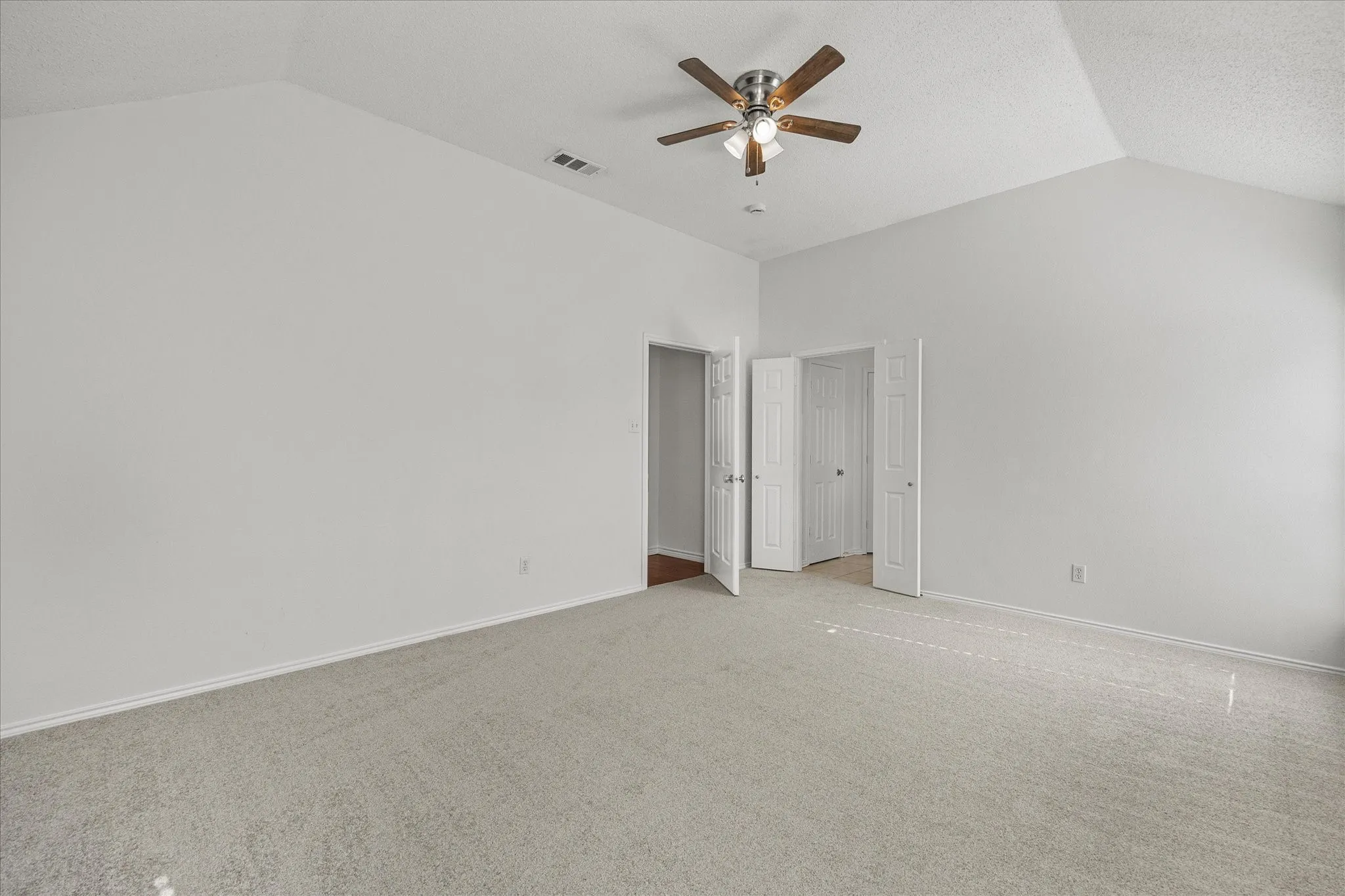 Single Family Residence For Sale in Rockwall County , 280 Beech Drive, Rockwall, Texas 75032, 3 Bedroom, 2 Bathroom, 2 Garage spaces, 1,900 Sqft, built in 2002, mls#21404129, Real Estate Agent in Rockwall, Homes For Sale in Rockwall county, Homes For Sale in Rockwall, Realtor in Rockwall Texas, Real Estate Brokerage Independent Realty Texas, Luminita Cordes Realtor
