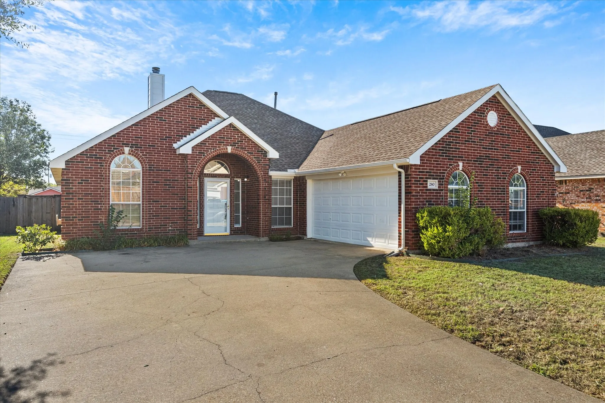 Single Family Residence For Sale in Rockwall County , 280 Beech Drive, Rockwall, Texas 75032, 3 Bedroom, 2 Bathroom, 2 Garage spaces, 1,900 Sqft, built in 2002, mls#21404129, Real Estate Agent in Rockwall, Homes For Sale in Rockwall county, Homes For Sale in Rockwall, Realtor in Rockwall Texas, Real Estate Brokerage Independent Realty Texas, Luminita Cordes Realtor