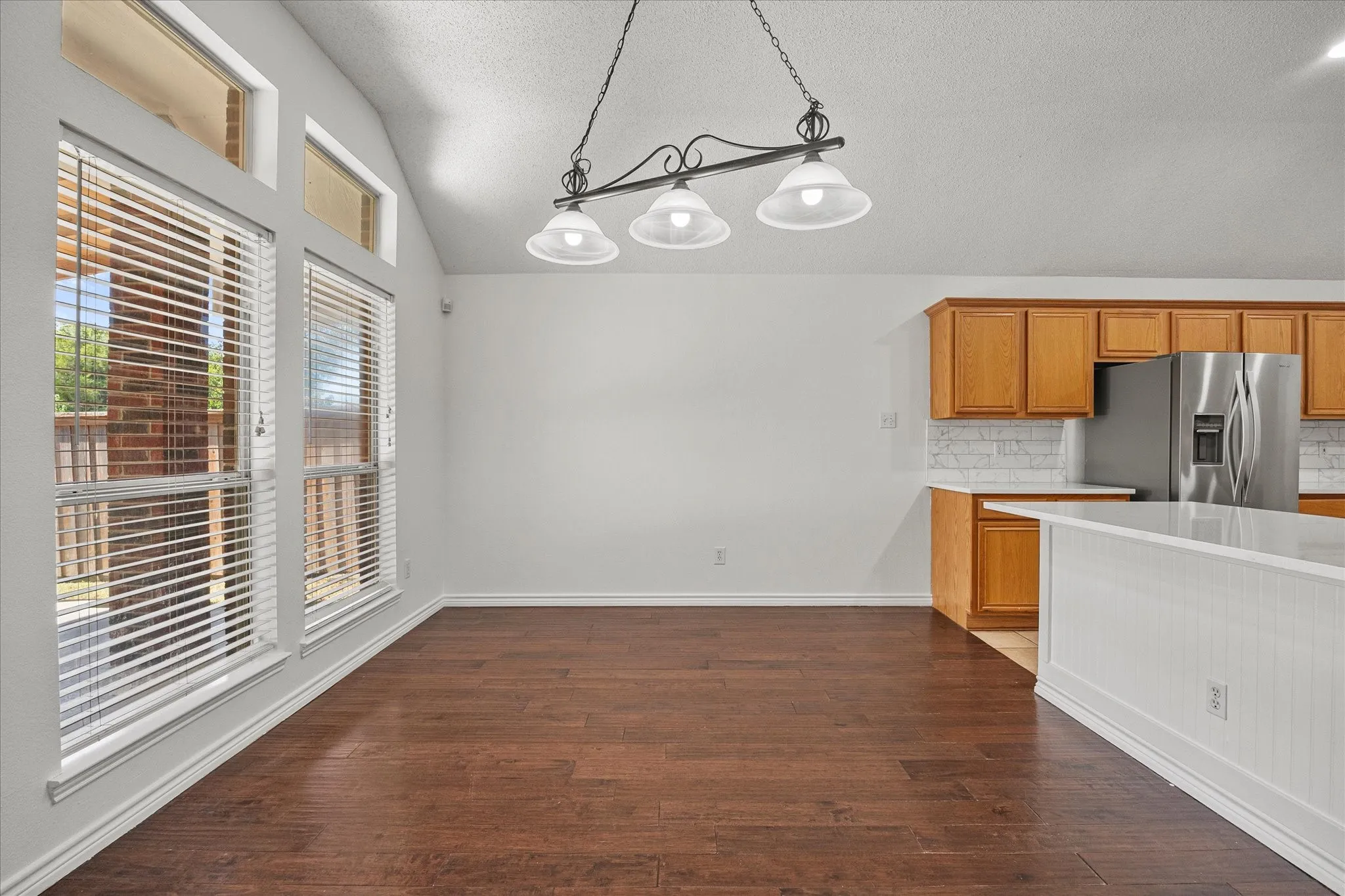 Single Family Residence For Sale in Rockwall County , 280 Beech Drive, Rockwall, Texas 75032, 3 Bedroom, 2 Bathroom, 2 Garage spaces, 1,900 Sqft, built in 2002, mls#21404129, Real Estate Agent in Rockwall, Homes For Sale in Rockwall county, Homes For Sale in Rockwall, Realtor in Rockwall Texas, Real Estate Brokerage Independent Realty Texas, Luminita Cordes Realtor