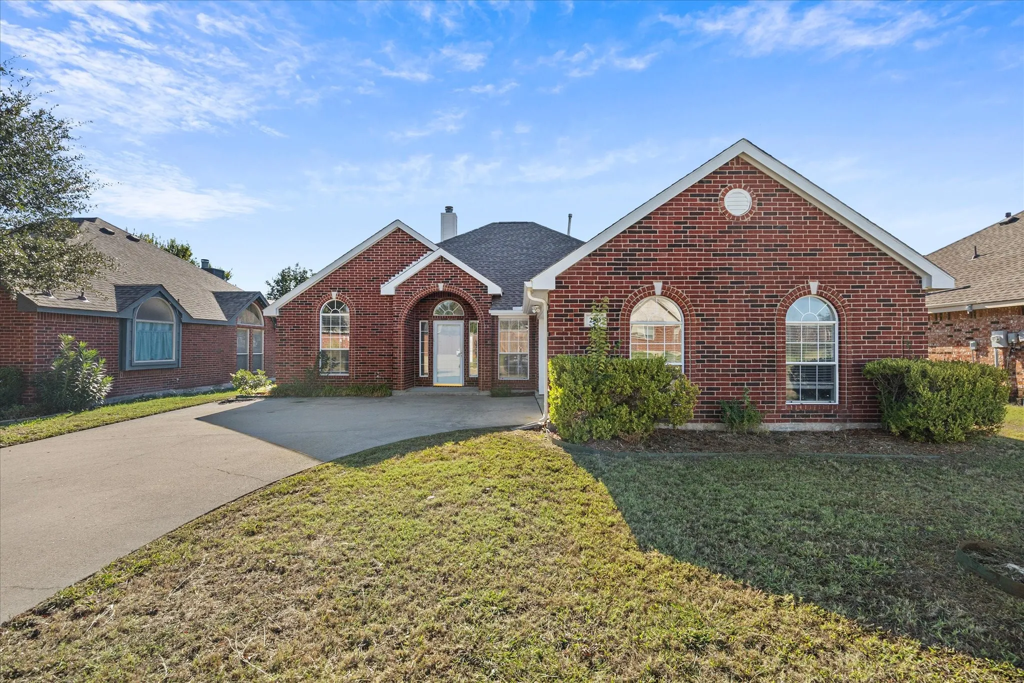 Single Family Residence For Sale in Rockwall County , 280 Beech Drive, Rockwall, Texas 75032, 3 Bedroom, 2 Bathroom, 2 Garage spaces, 1,900 Sqft, built in 2002, mls#21404129, Real Estate Agent in Rockwall, Homes For Sale in Rockwall county, Homes For Sale in Rockwall, Realtor in Rockwall Texas, Real Estate Brokerage Independent Realty Texas, Luminita Cordes Realtor