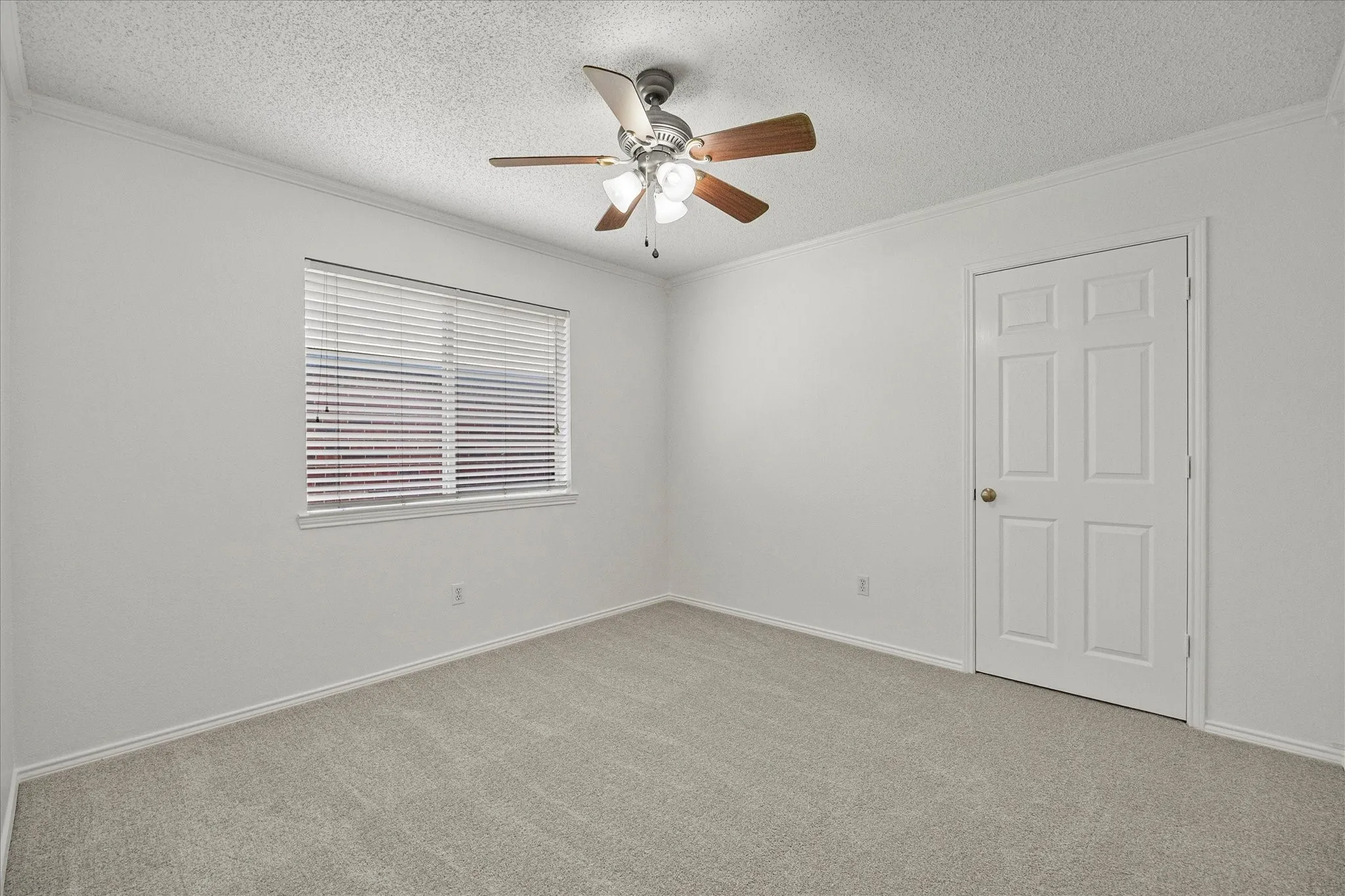 Single Family Residence For Sale in Rockwall County , 280 Beech Drive, Rockwall, Texas 75032, 3 Bedroom, 2 Bathroom, 2 Garage spaces, 1,900 Sqft, built in 2002, mls#21404129, Real Estate Agent in Rockwall, Homes For Sale in Rockwall county, Homes For Sale in Rockwall, Realtor in Rockwall Texas, Real Estate Brokerage Independent Realty Texas, Luminita Cordes Realtor