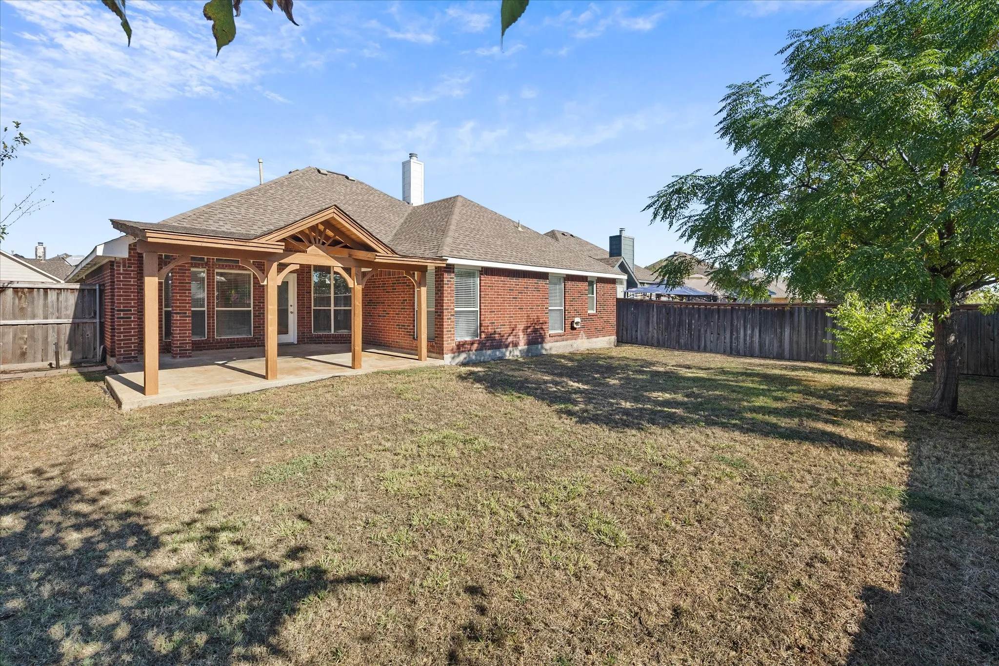 Single Family Residence For Sale in Rockwall County , 280 Beech Drive, Rockwall, Texas 75032, 3 Bedroom, 2 Bathroom, 2 Garage spaces, 1,900 Sqft, built in 2002, mls#21404129, Real Estate Agent in Rockwall, Homes For Sale in Rockwall county, Homes For Sale in Rockwall, Realtor in Rockwall Texas, Real Estate Brokerage Independent Realty Texas, Luminita Cordes Realtor