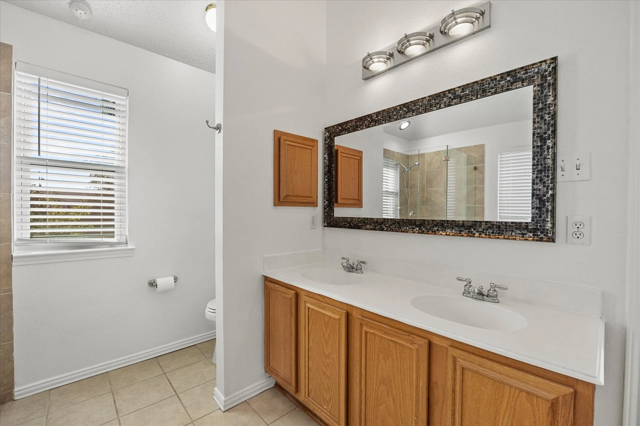 Single Family Residence For Sale in Rockwall County , 280 Beech Drive, Rockwall, Texas 75032, 3 Bedroom, 2 Bathroom, 2 Garage spaces, 1,900 Sqft, built in 2002, mls#21404129, Real Estate Agent in Rockwall, Homes For Sale in Rockwall county, Homes For Sale in Rockwall, Realtor in Rockwall Texas, Real Estate Brokerage Independent Realty Texas, Luminita Cordes Realtor