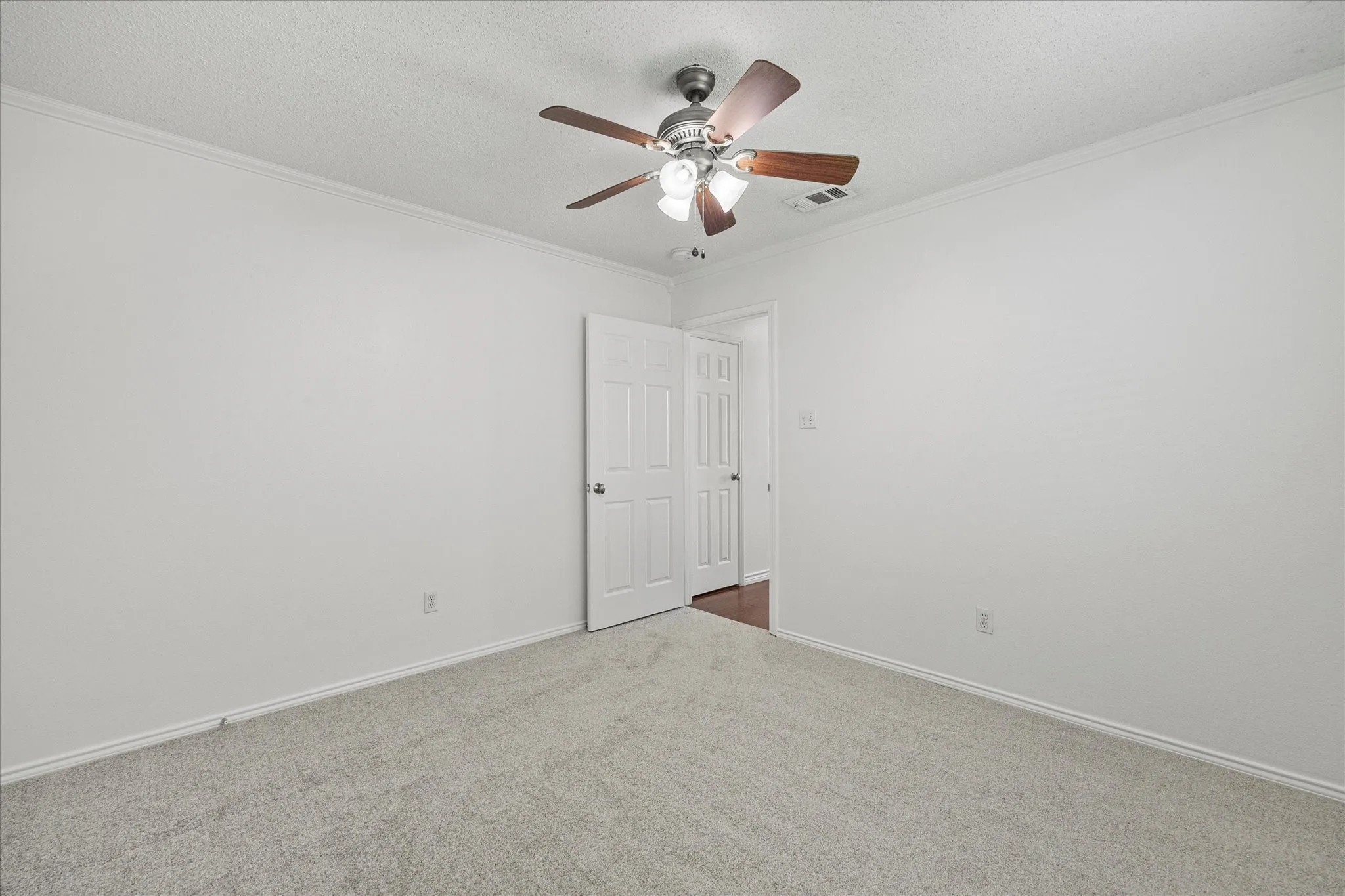 Single Family Residence For Sale in Rockwall County , 280 Beech Drive, Rockwall, Texas 75032, 3 Bedroom, 2 Bathroom, 2 Garage spaces, 1,900 Sqft, built in 2002, mls#21404129, Real Estate Agent in Rockwall, Homes For Sale in Rockwall county, Homes For Sale in Rockwall, Realtor in Rockwall Texas, Real Estate Brokerage Independent Realty Texas, Luminita Cordes Realtor