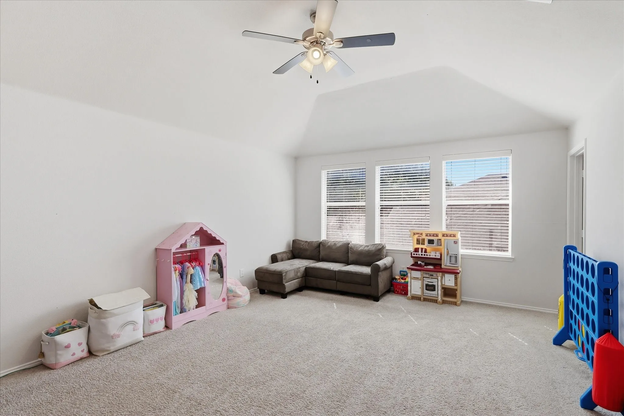 Single Family Residence For Sale in Collin County , 4000 Plymouth Drive, Mc Kinney, Texas 75070, 4 Bedroom, 3 Bathroom, 2 Garage spaces, 2,696 Sqft, built in 2005, mls#21400558, Real Estate Agent in Mc Kinney, Homes For Sale in Collin county, Homes For Sale in Mc Kinney, Realtor in Mc Kinney Texas, Real Estate Brokerage Independent Realty Texas, Luminita Cordes Realtor