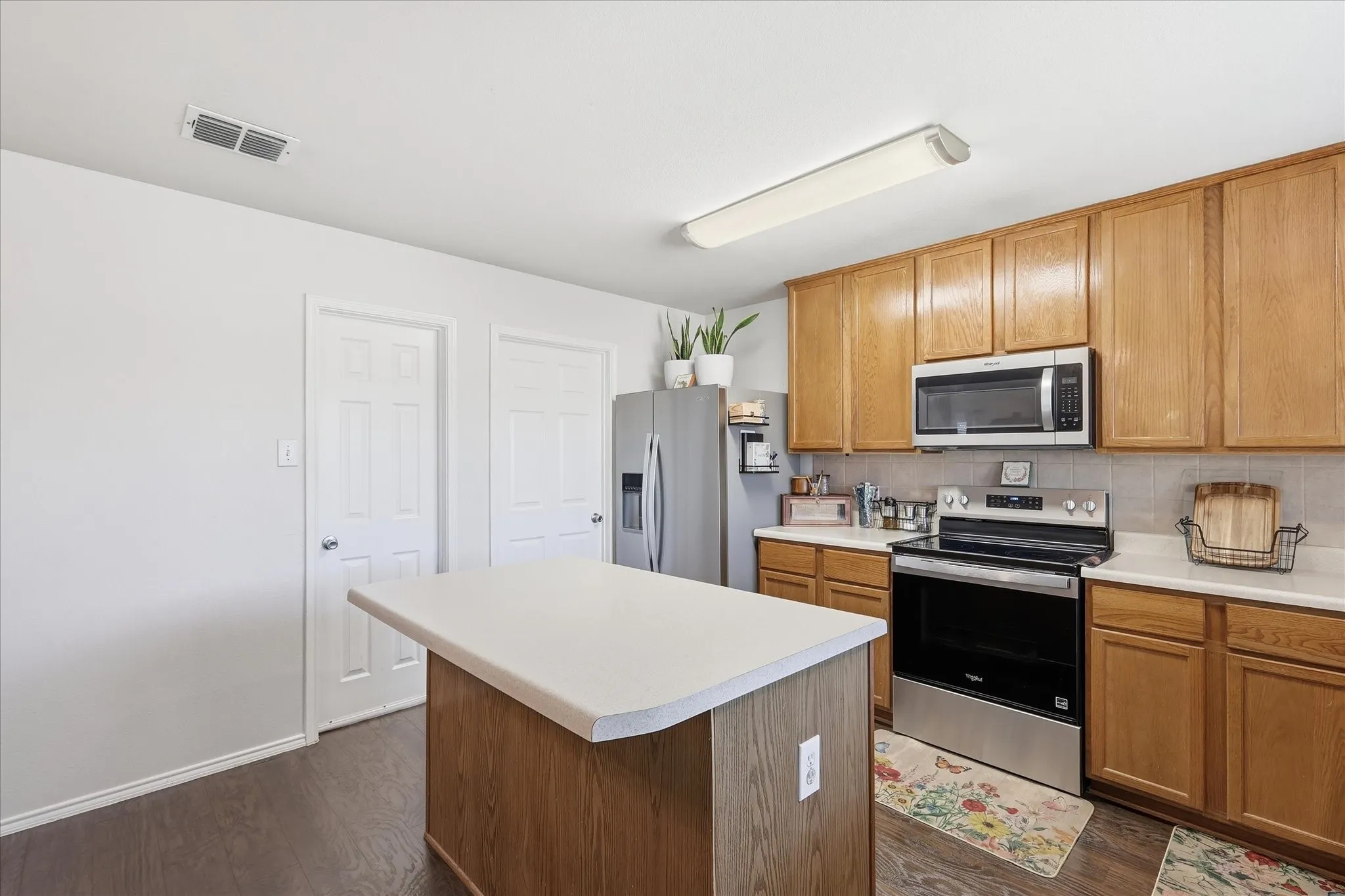 Single Family Residence For Sale in Collin County , 4000 Plymouth Drive, Mc Kinney, Texas 75070, 4 Bedroom, 3 Bathroom, 2 Garage spaces, 2,696 Sqft, built in 2005, mls#21400558, Real Estate Agent in Mc Kinney, Homes For Sale in Collin county, Homes For Sale in Mc Kinney, Realtor in Mc Kinney Texas, Real Estate Brokerage Independent Realty Texas, Luminita Cordes Realtor