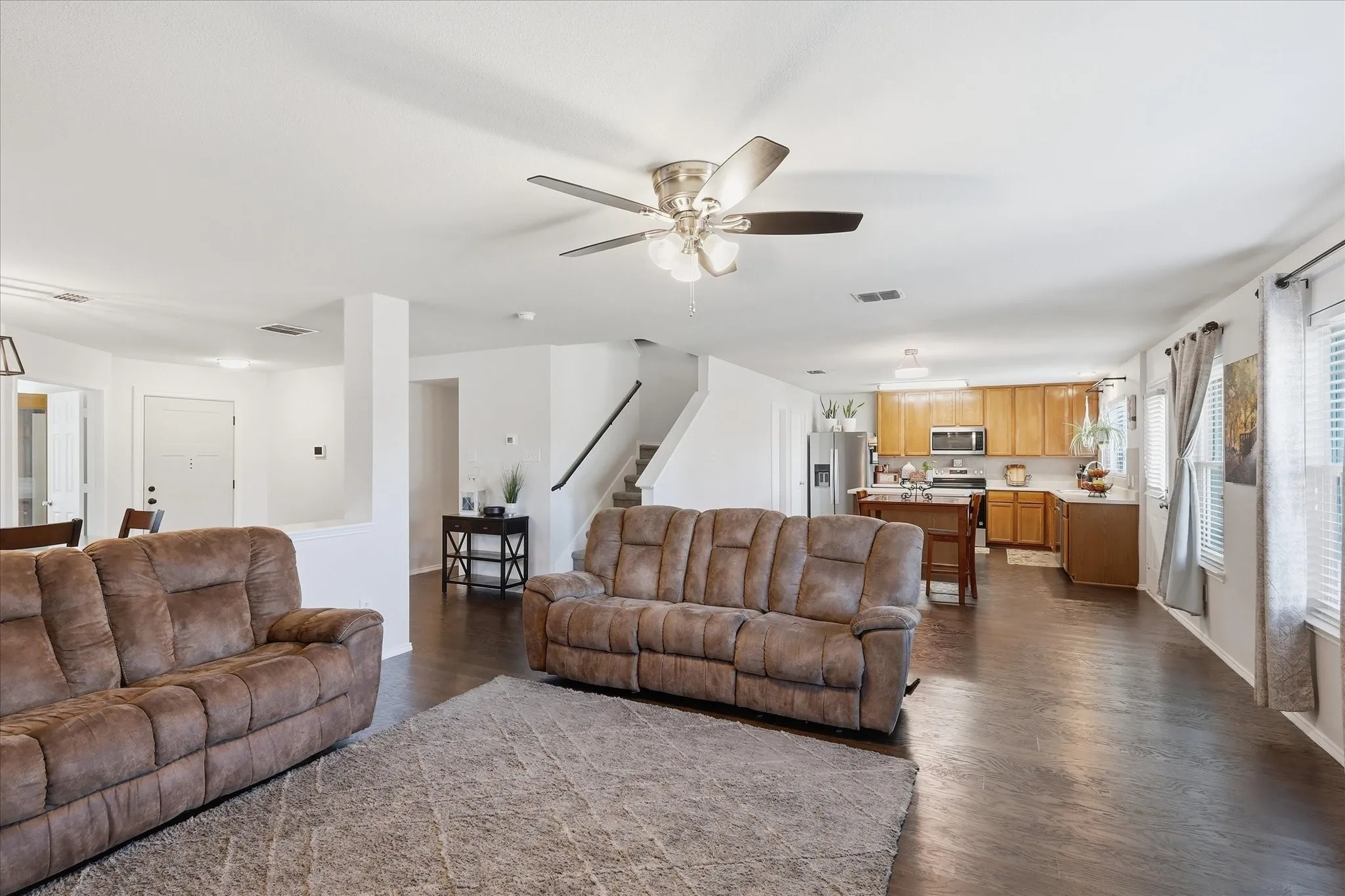 Single Family Residence For Sale in Collin County , 4000 Plymouth Drive, Mc Kinney, Texas 75070, 4 Bedroom, 3 Bathroom, 2 Garage spaces, 2,696 Sqft, built in 2005, mls#21400558, Real Estate Agent in Mc Kinney, Homes For Sale in Collin county, Homes For Sale in Mc Kinney, Realtor in Mc Kinney Texas, Real Estate Brokerage Independent Realty Texas, Luminita Cordes Realtor