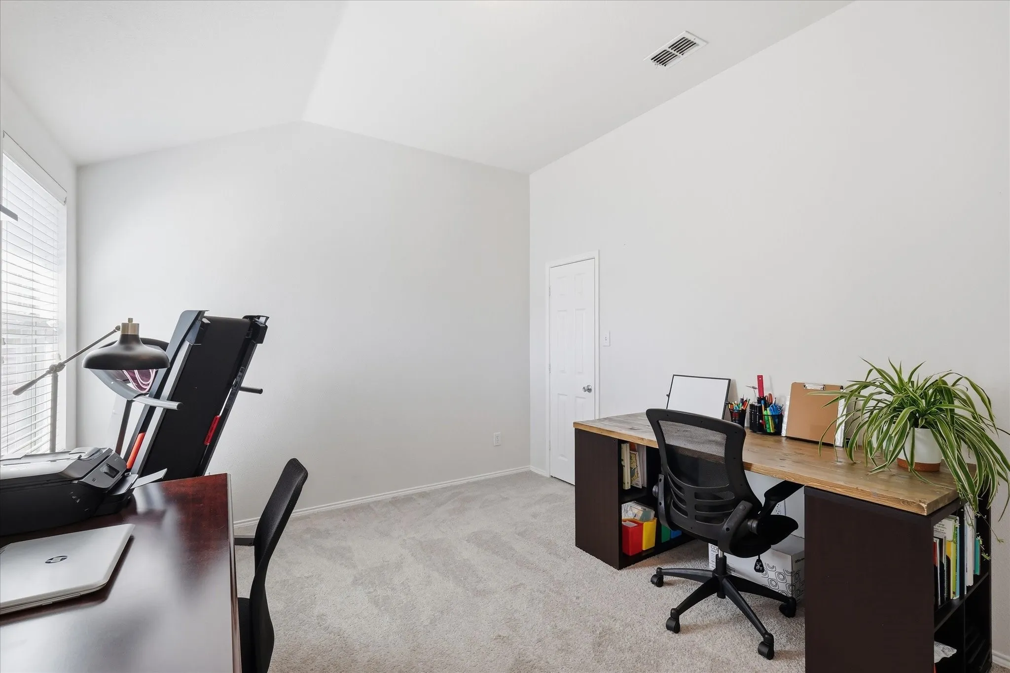 Single Family Residence For Sale in Collin County , 4000 Plymouth Drive, Mc Kinney, Texas 75070, 4 Bedroom, 3 Bathroom, 2 Garage spaces, 2,696 Sqft, built in 2005, mls#21400558, Real Estate Agent in Mc Kinney, Homes For Sale in Collin county, Homes For Sale in Mc Kinney, Realtor in Mc Kinney Texas, Real Estate Brokerage Independent Realty Texas, Luminita Cordes Realtor