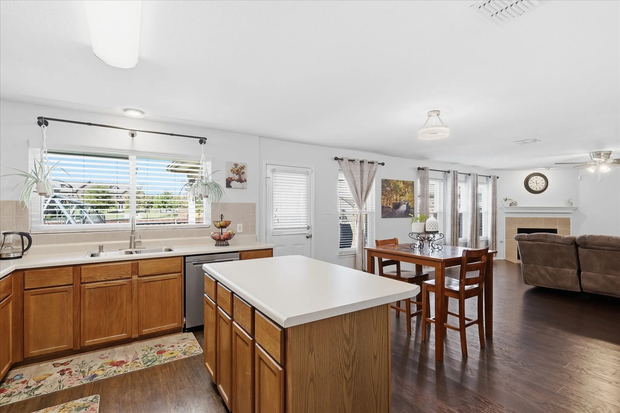 Single Family Residence For Sale in Collin County , 4000 Plymouth Drive, Mc Kinney, Texas 75070, 4 Bedroom, 3 Bathroom, 2 Garage spaces, 2,696 Sqft, built in 2005, mls#21400558, Real Estate Agent in Mc Kinney, Homes For Sale in Collin county, Homes For Sale in Mc Kinney, Realtor in Mc Kinney Texas, Real Estate Brokerage Independent Realty Texas, Luminita Cordes Realtor