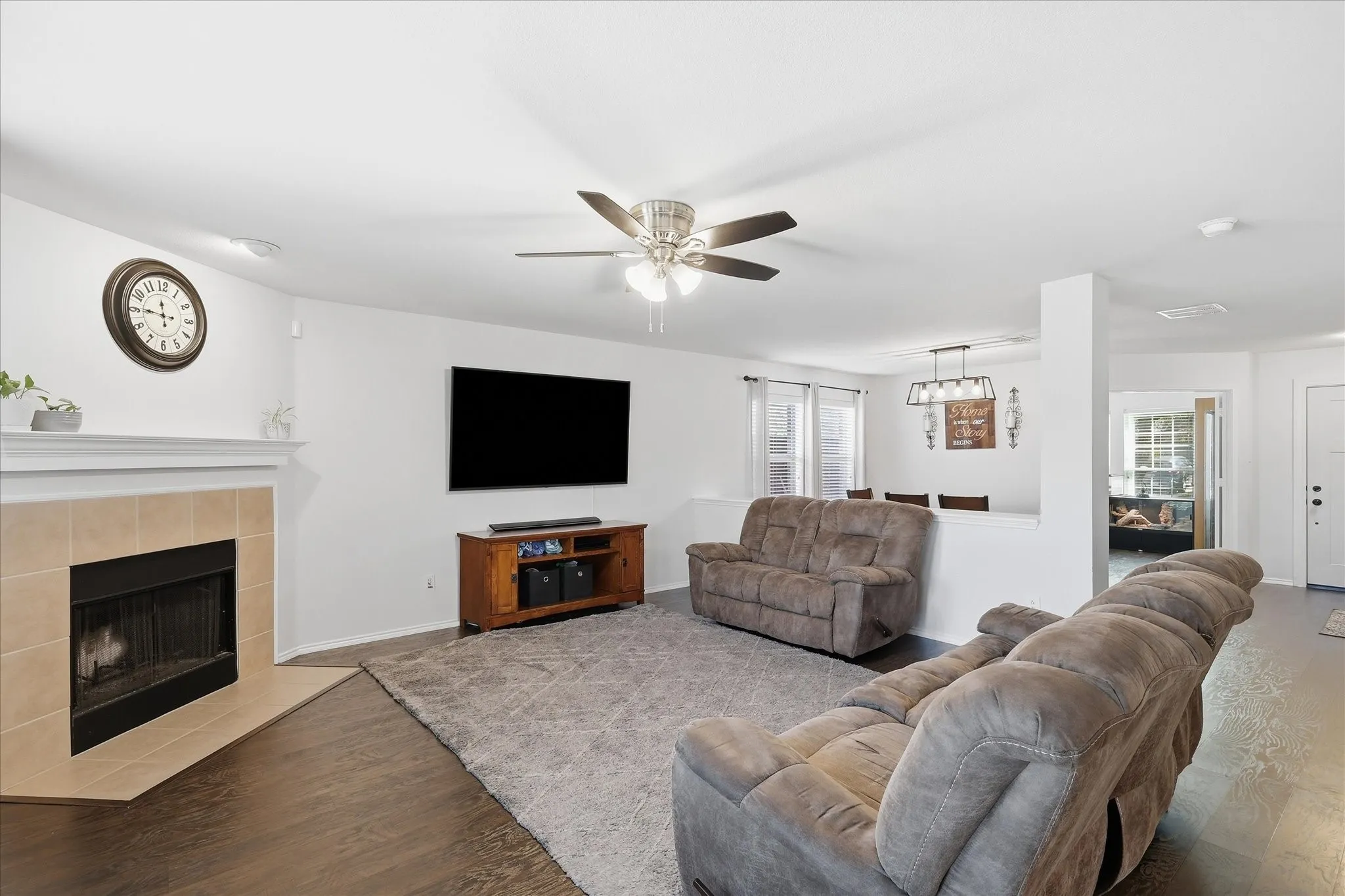 Single Family Residence For Sale in Collin County , 4000 Plymouth Drive, Mc Kinney, Texas 75070, 4 Bedroom, 3 Bathroom, 2 Garage spaces, 2,696 Sqft, built in 2005, mls#21400558, Real Estate Agent in Mc Kinney, Homes For Sale in Collin county, Homes For Sale in Mc Kinney, Realtor in Mc Kinney Texas, Real Estate Brokerage Independent Realty Texas, Luminita Cordes Realtor