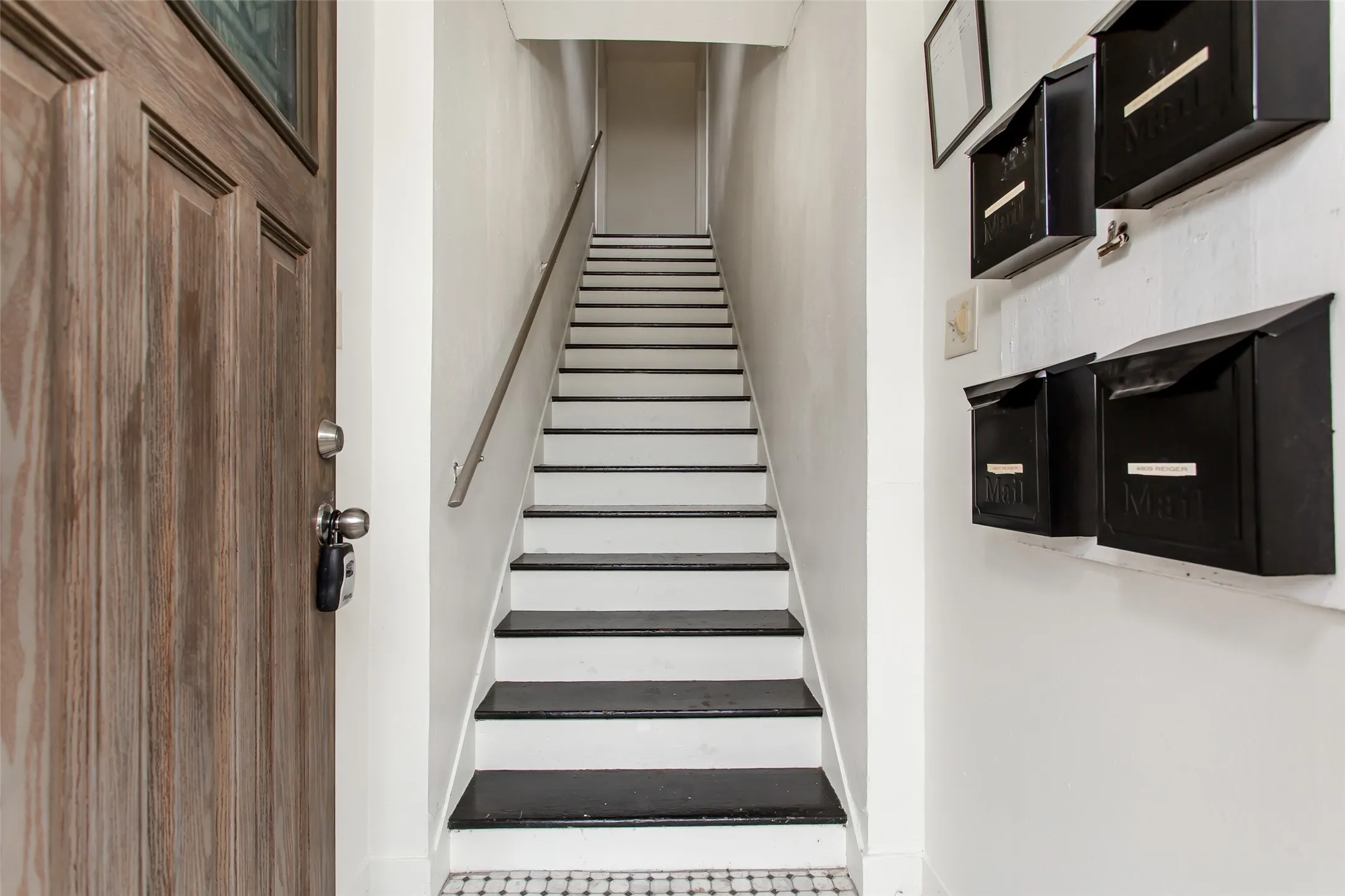Apartment For Rent in Dallas County , 4807.5 Reiger Avenue, Dallas, Texas 75246, 1 Bedroom, 1 Bathroom, Garage spaces, 800 Sqft, built in 1926, mls#21404515, Real Estate Agent in Dallas, Homes For Rent in Dallas county, Homes For Rent in Dallas, Realtor in Dallas Texas, Real Estate Brokerage Independent Realty Texas, Luminita Cordes Realtor