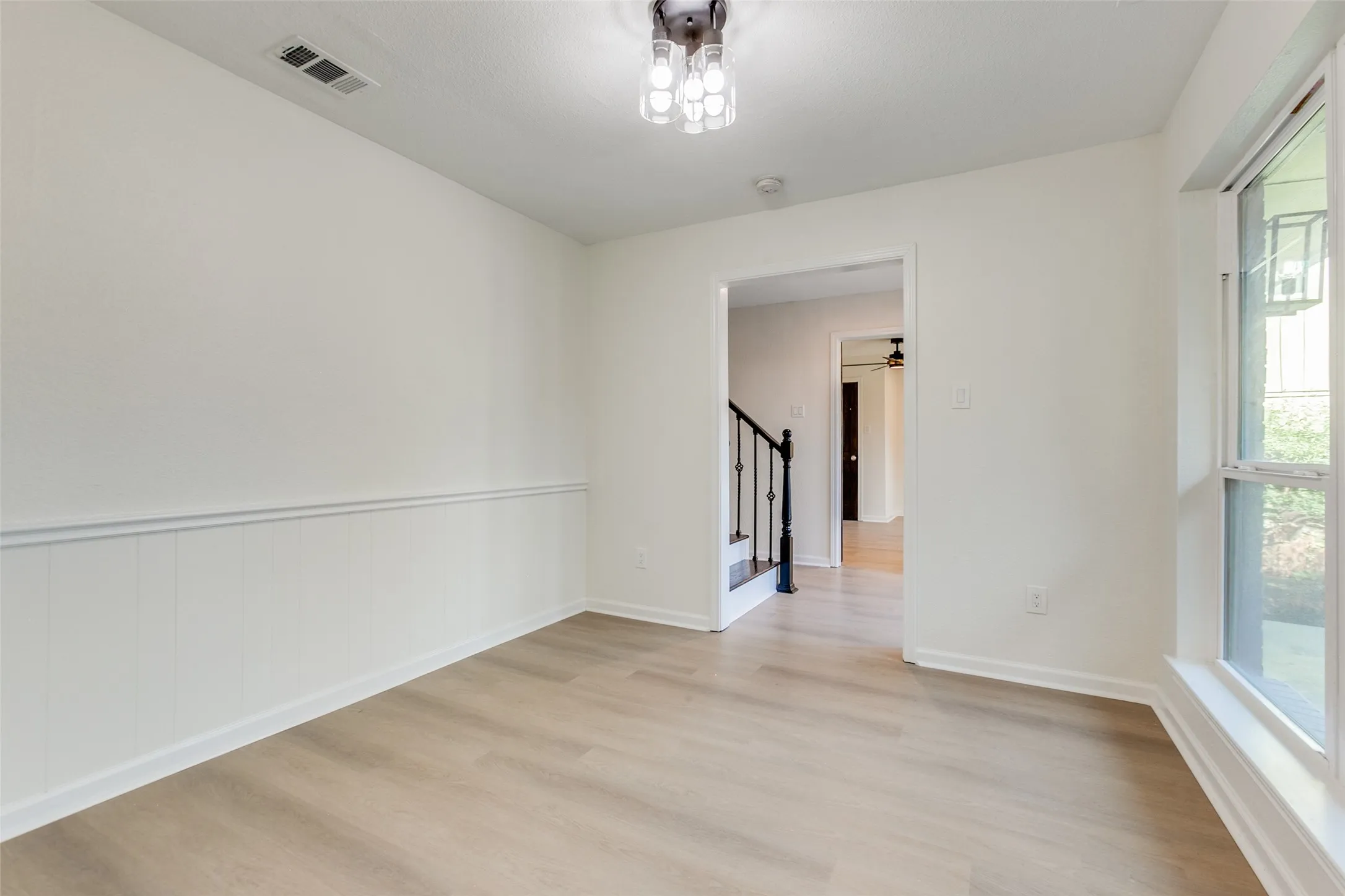 Single Family Residence For Sale in Dallas County , 1424 Stagecoach Drive, Richardson, Texas 75080, 4 Bedroom, 3 Bathroom, 2 Garage spaces, 2,445 Sqft, built in 1963, mls#21397628, Real Estate Agent in Richardson, Homes For Sale in Dallas county, Homes For Sale in Richardson, Realtor in Richardson Texas, Real Estate Brokerage Independent Realty Texas, Luminita Cordes Realtor