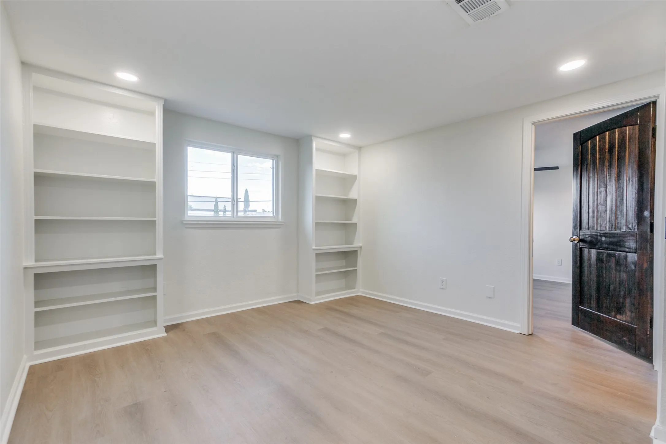 Single Family Residence For Sale in Dallas County , 1424 Stagecoach Drive, Richardson, Texas 75080, 4 Bedroom, 3 Bathroom, 2 Garage spaces, 2,445 Sqft, built in 1963, mls#21397628, Real Estate Agent in Richardson, Homes For Sale in Dallas county, Homes For Sale in Richardson, Realtor in Richardson Texas, Real Estate Brokerage Independent Realty Texas, Luminita Cordes Realtor