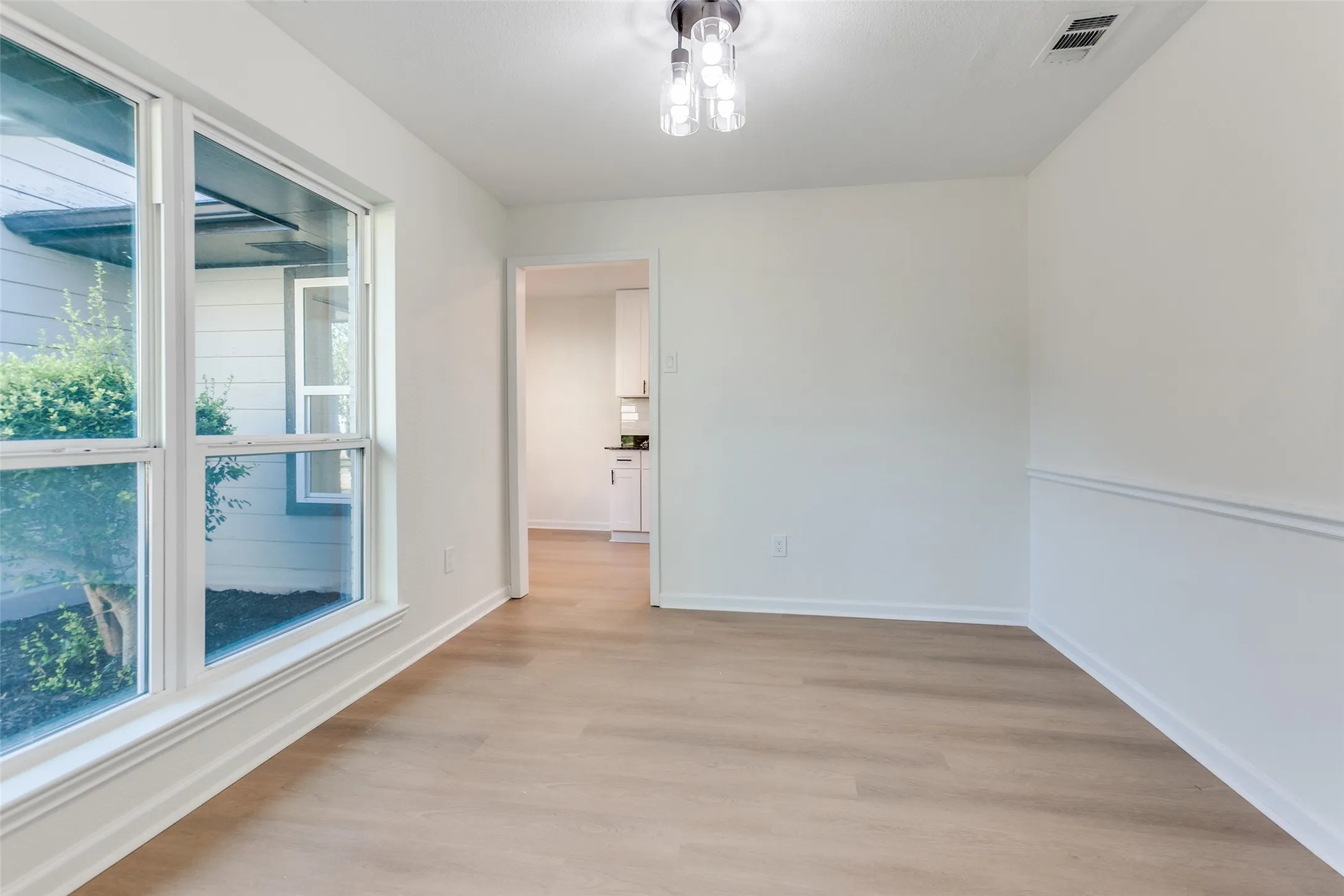 Single Family Residence For Sale in Dallas County , 1424 Stagecoach Drive, Richardson, Texas 75080, 4 Bedroom, 3 Bathroom, 2 Garage spaces, 2,445 Sqft, built in 1963, mls#21397628, Real Estate Agent in Richardson, Homes For Sale in Dallas county, Homes For Sale in Richardson, Realtor in Richardson Texas, Real Estate Brokerage Independent Realty Texas, Luminita Cordes Realtor