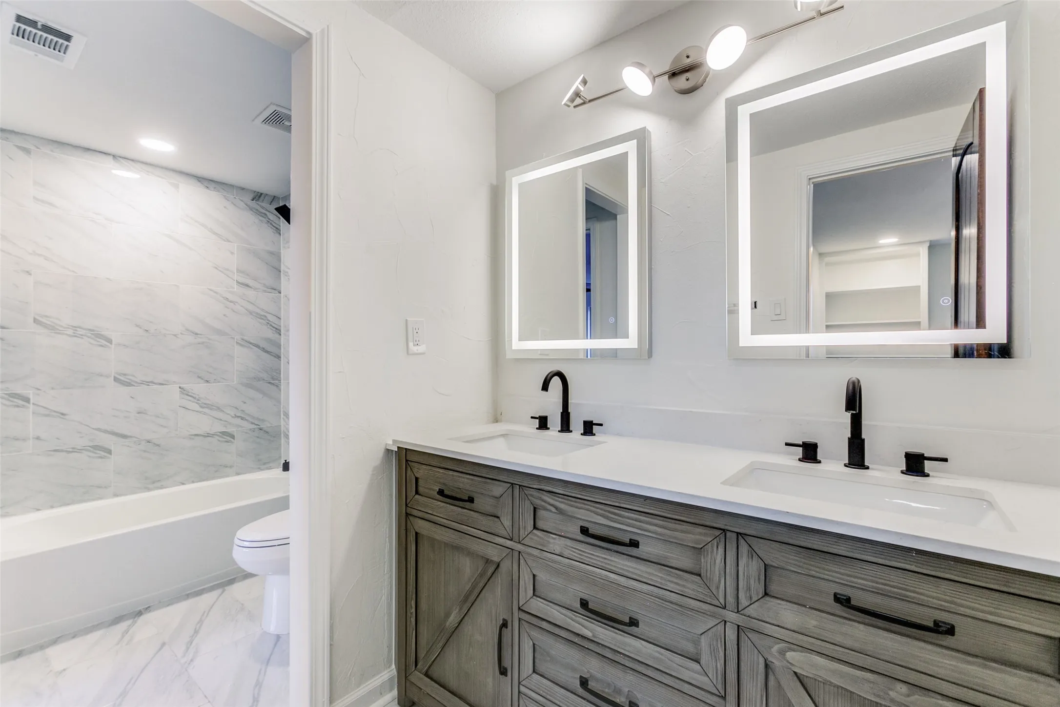 Single Family Residence For Sale in Dallas County , 1424 Stagecoach Drive, Richardson, Texas 75080, 4 Bedroom, 3 Bathroom, 2 Garage spaces, 2,445 Sqft, built in 1963, mls#21397628, Real Estate Agent in Richardson, Homes For Sale in Dallas county, Homes For Sale in Richardson, Realtor in Richardson Texas, Real Estate Brokerage Independent Realty Texas, Luminita Cordes Realtor