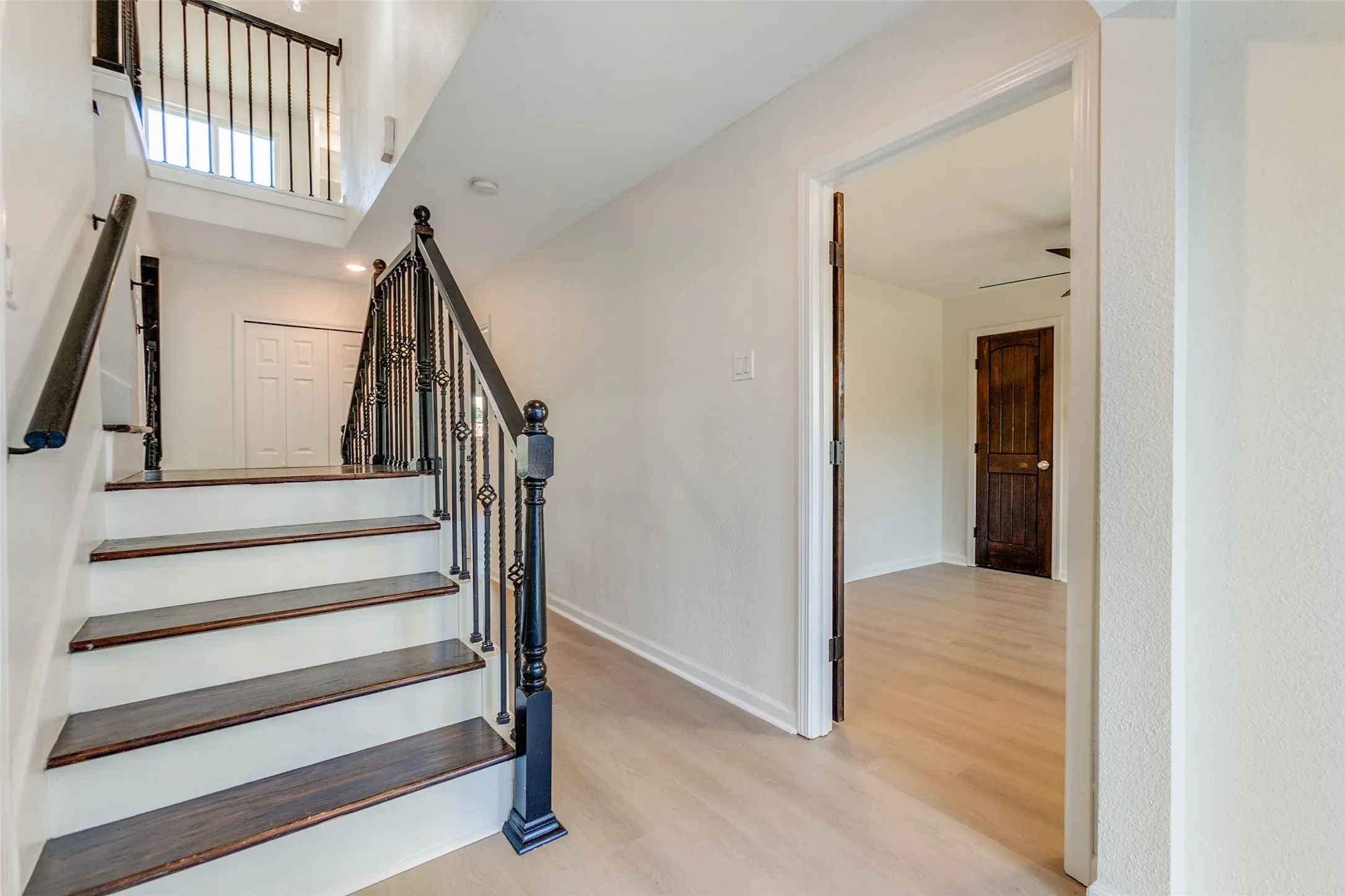 Single Family Residence For Sale in Dallas County , 1424 Stagecoach Drive, Richardson, Texas 75080, 4 Bedroom, 3 Bathroom, 2 Garage spaces, 2,445 Sqft, built in 1963, mls#21397628, Real Estate Agent in Richardson, Homes For Sale in Dallas county, Homes For Sale in Richardson, Realtor in Richardson Texas, Real Estate Brokerage Independent Realty Texas, Luminita Cordes Realtor