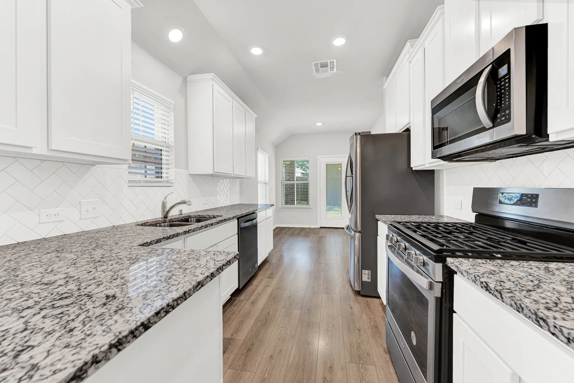 Single Family Residence For Sale in Kaufman County , 2138 Hobby Drive, Forney, Texas 75126, 3 Bedroom, 2 Bathroom, 2 Garage spaces, 1,413 Sqft, built in 2021, mls#21401831, Real Estate Agent in Forney, Homes For Sale in Kaufman county, Homes For Sale in Forney, Realtor in Forney Texas, Real Estate Brokerage Independent Realty Texas, Luminita Cordes Realtor