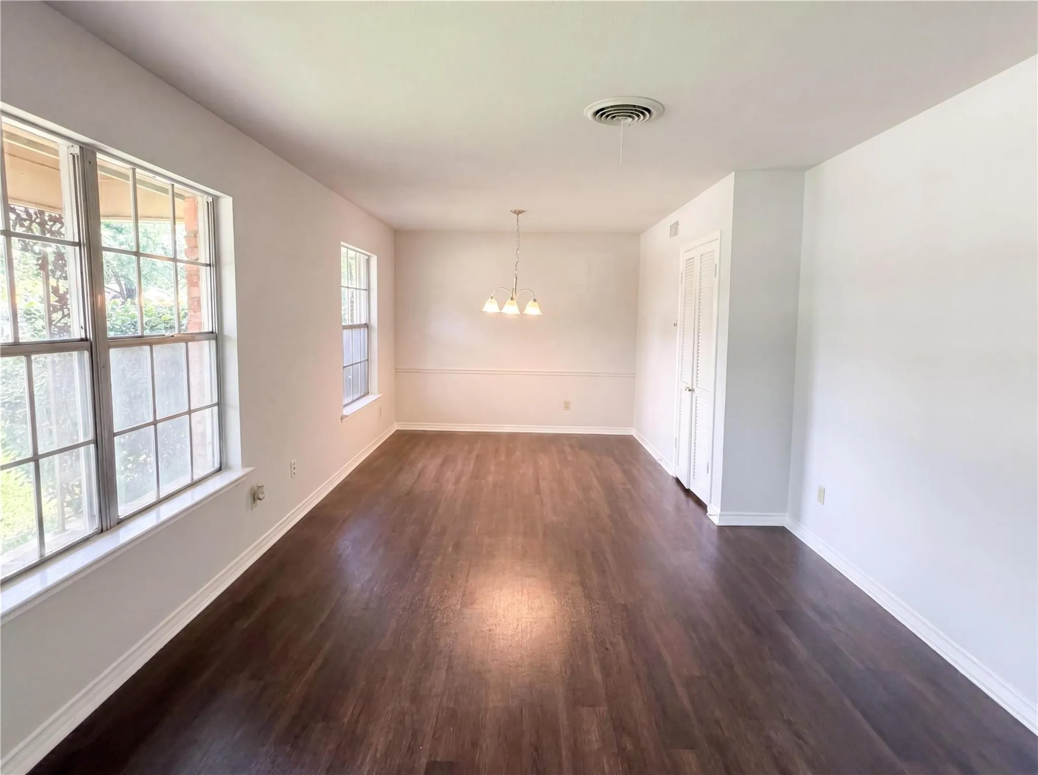 Single Family Residence For Rent in Dallas County , 3327 Portlock Drive, Farmers Branch, Texas 75234, 4 Bedroom, 2 Bathroom, 2 Garage spaces, 1,744 Sqft, built in 1960, mls#21405116, Real Estate Agent in Farmers Branch, Homes For Rent in Dallas county, Homes For Rent in Farmers Branch, Realtor in Farmers Branch Texas, Real Estate Brokerage Independent Realty Texas, Luminita Cordes Realtor