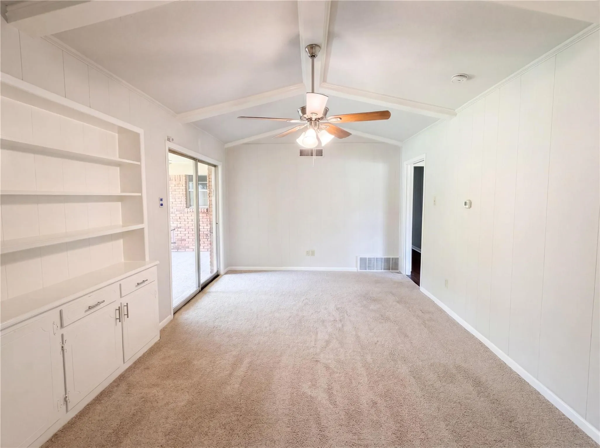 Single Family Residence For Rent in Dallas County , 3327 Portlock Drive, Farmers Branch, Texas 75234, 4 Bedroom, 2 Bathroom, 2 Garage spaces, 1,744 Sqft, built in 1960, mls#21405116, Real Estate Agent in Farmers Branch, Homes For Rent in Dallas county, Homes For Rent in Farmers Branch, Realtor in Farmers Branch Texas, Real Estate Brokerage Independent Realty Texas, Luminita Cordes Realtor