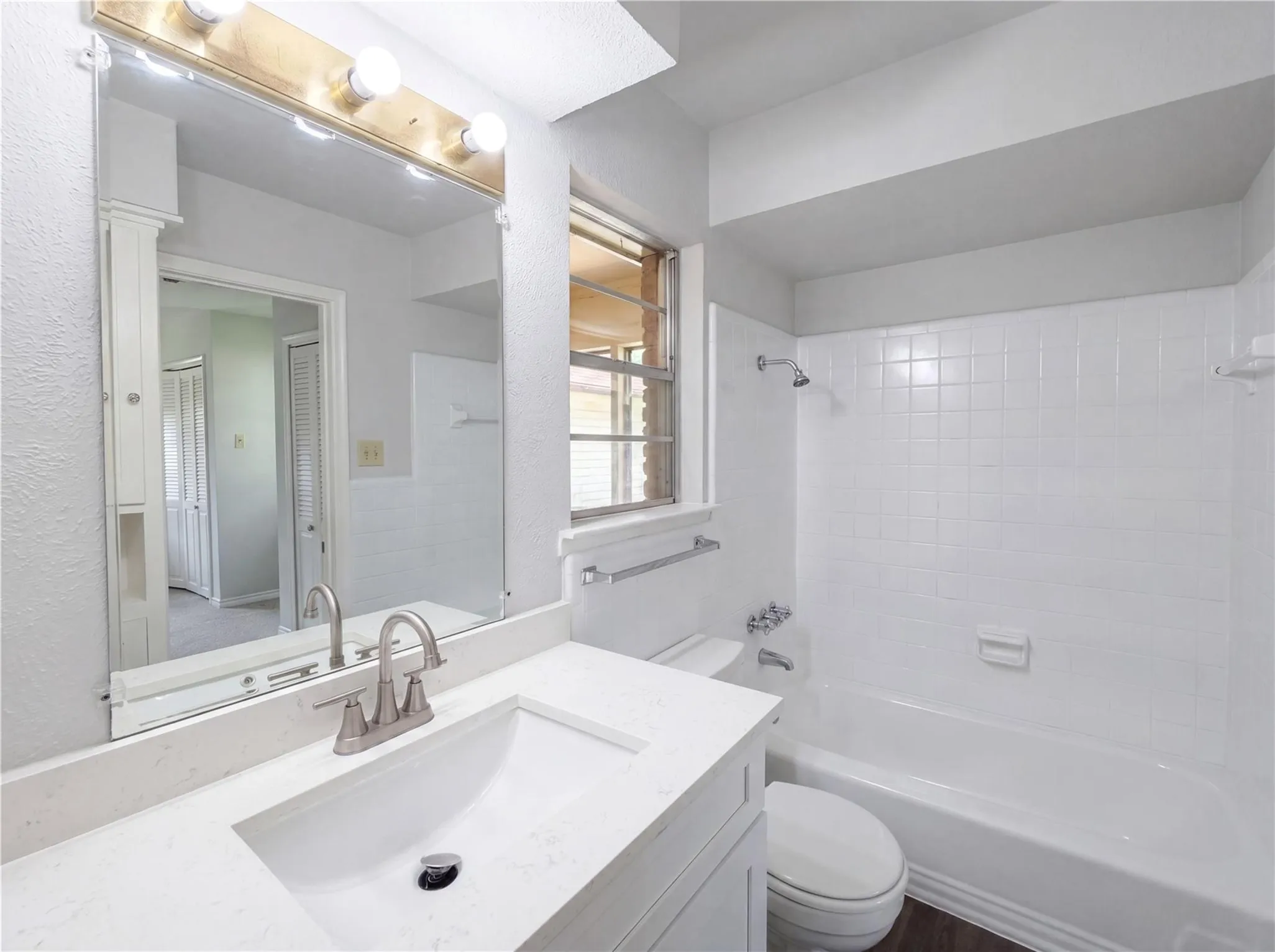 Single Family Residence For Rent in Dallas County , 3327 Portlock Drive, Farmers Branch, Texas 75234, 4 Bedroom, 2 Bathroom, 2 Garage spaces, 1,744 Sqft, built in 1960, mls#21405116, Real Estate Agent in Farmers Branch, Homes For Rent in Dallas county, Homes For Rent in Farmers Branch, Realtor in Farmers Branch Texas, Real Estate Brokerage Independent Realty Texas, Luminita Cordes Realtor