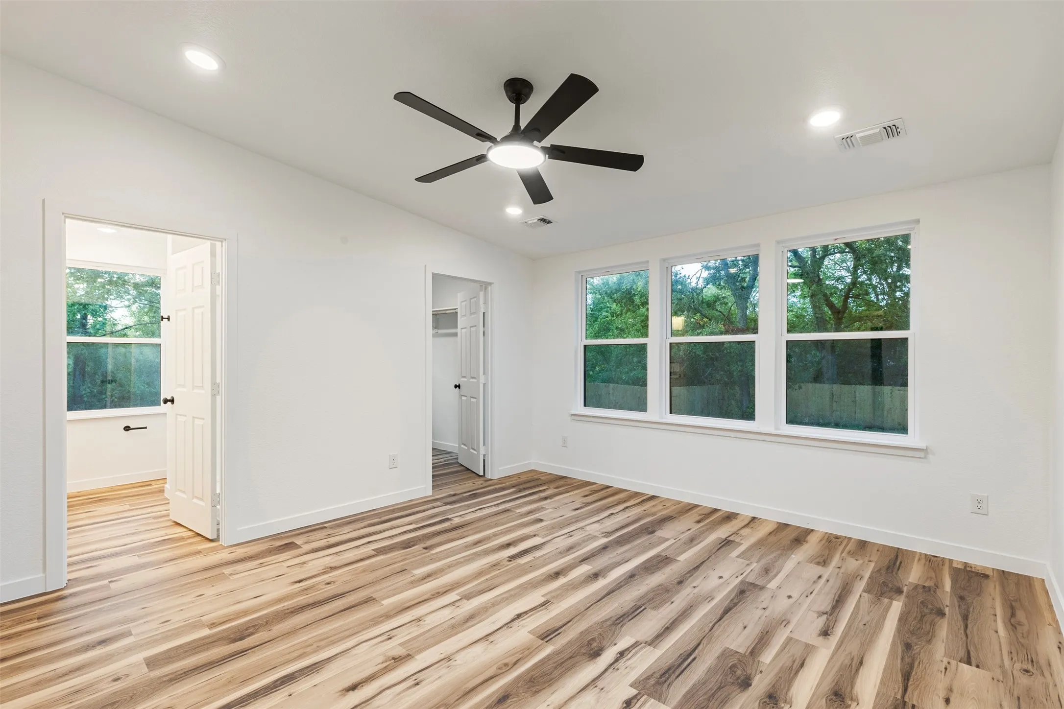 Single Family Residence For Sale in Grayson County , 104 E Miller, Whitewright, Texas 75491, 5 Bedroom, 3 Bathroom, 2 Garage spaces, 2,100 Sqft, built in 2026, mls#21405065, Real Estate Agent in Whitewright, Homes For Sale in Grayson county, Homes For Sale in Whitewright, Realtor in Whitewright Texas, Real Estate Brokerage Independent Realty Texas, Luminita Cordes Realtor