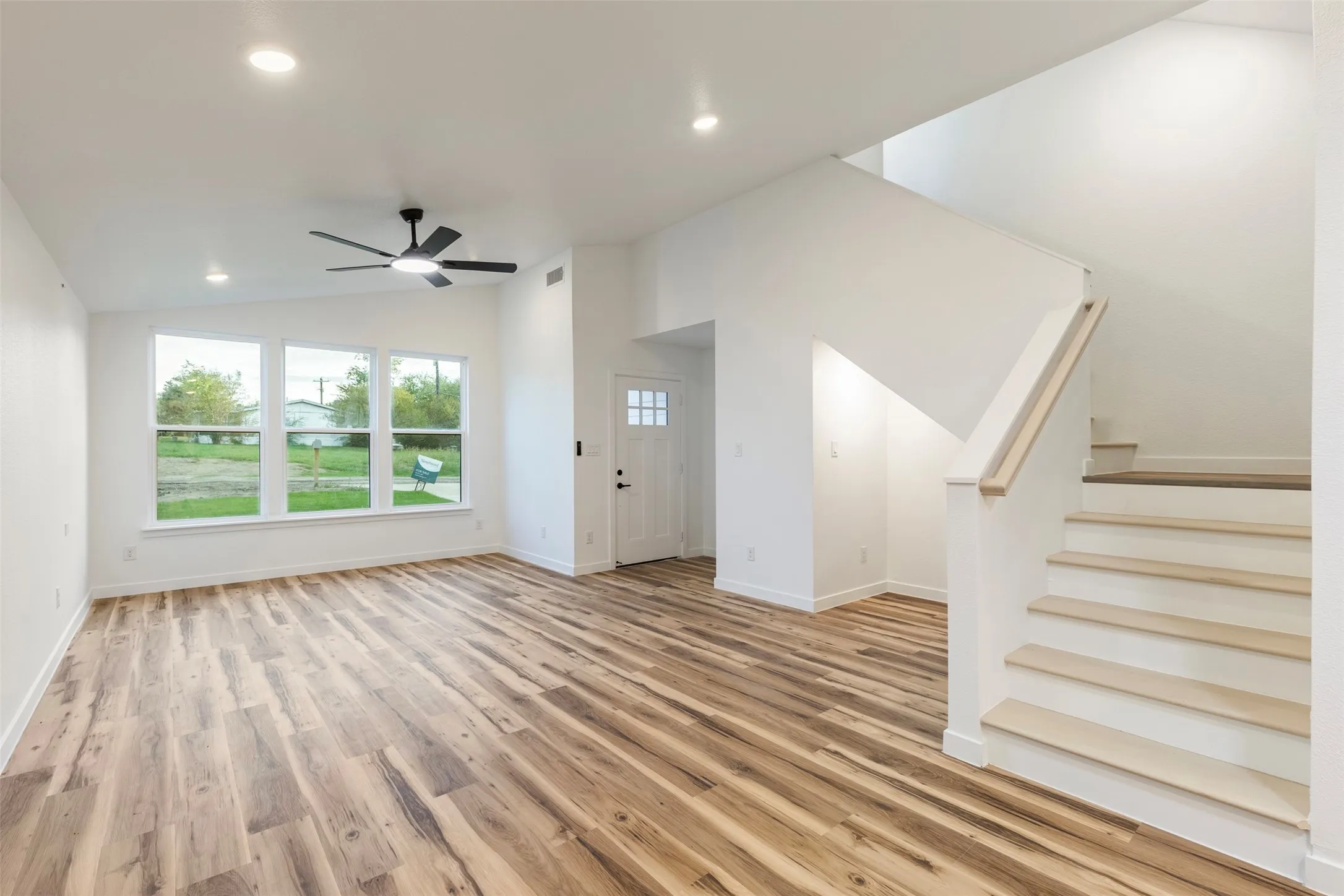 Single Family Residence For Sale in Grayson County , 104 E Miller, Whitewright, Texas 75491, 5 Bedroom, 3 Bathroom, 2 Garage spaces, 2,100 Sqft, built in 2026, mls#21405065, Real Estate Agent in Whitewright, Homes For Sale in Grayson county, Homes For Sale in Whitewright, Realtor in Whitewright Texas, Real Estate Brokerage Independent Realty Texas, Luminita Cordes Realtor