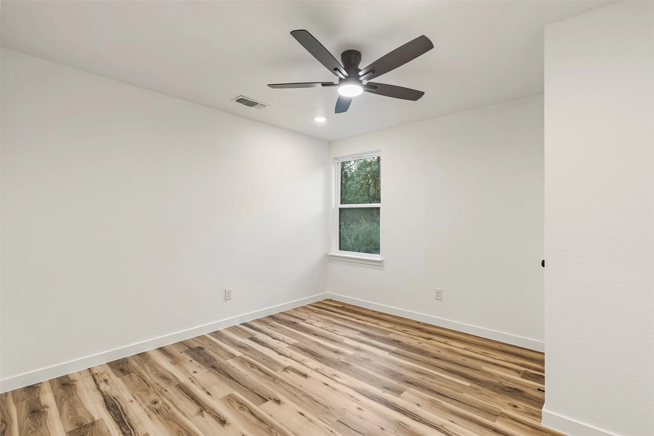 Single Family Residence For Sale in Grayson County , 104 E Miller, Whitewright, Texas 75491, 5 Bedroom, 3 Bathroom, 2 Garage spaces, 2,100 Sqft, built in 2026, mls#21405065, Real Estate Agent in Whitewright, Homes For Sale in Grayson county, Homes For Sale in Whitewright, Realtor in Whitewright Texas, Real Estate Brokerage Independent Realty Texas, Luminita Cordes Realtor
