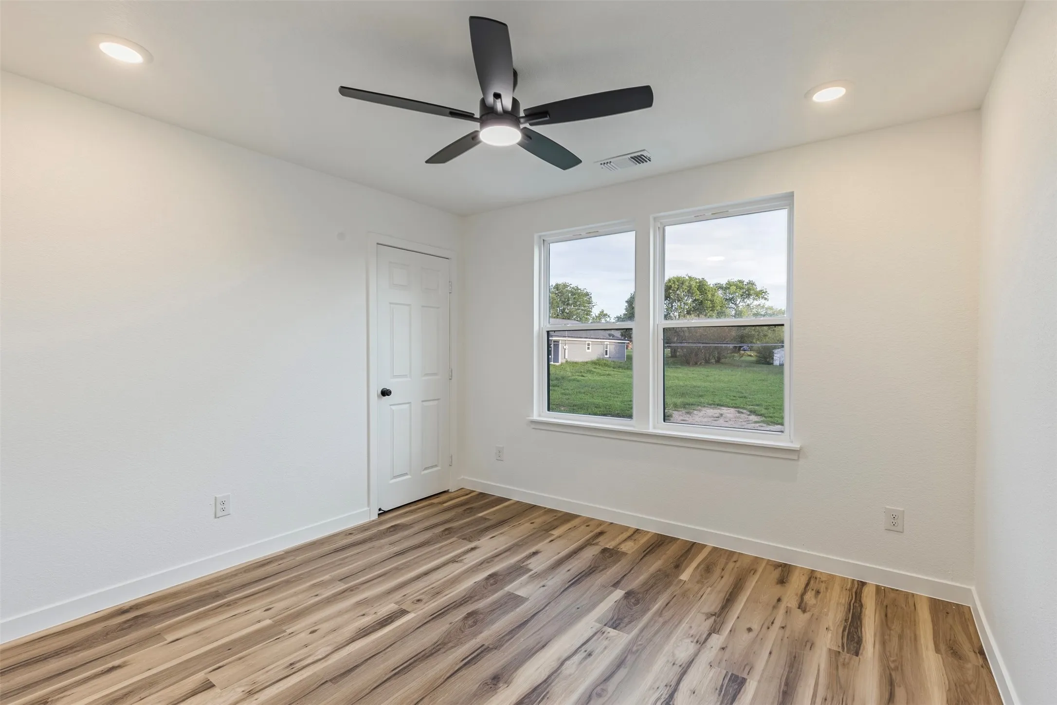 Single Family Residence For Sale in Grayson County , 104 E Miller, Whitewright, Texas 75491, 5 Bedroom, 3 Bathroom, 2 Garage spaces, 2,100 Sqft, built in 2026, mls#21405065, Real Estate Agent in Whitewright, Homes For Sale in Grayson county, Homes For Sale in Whitewright, Realtor in Whitewright Texas, Real Estate Brokerage Independent Realty Texas, Luminita Cordes Realtor
