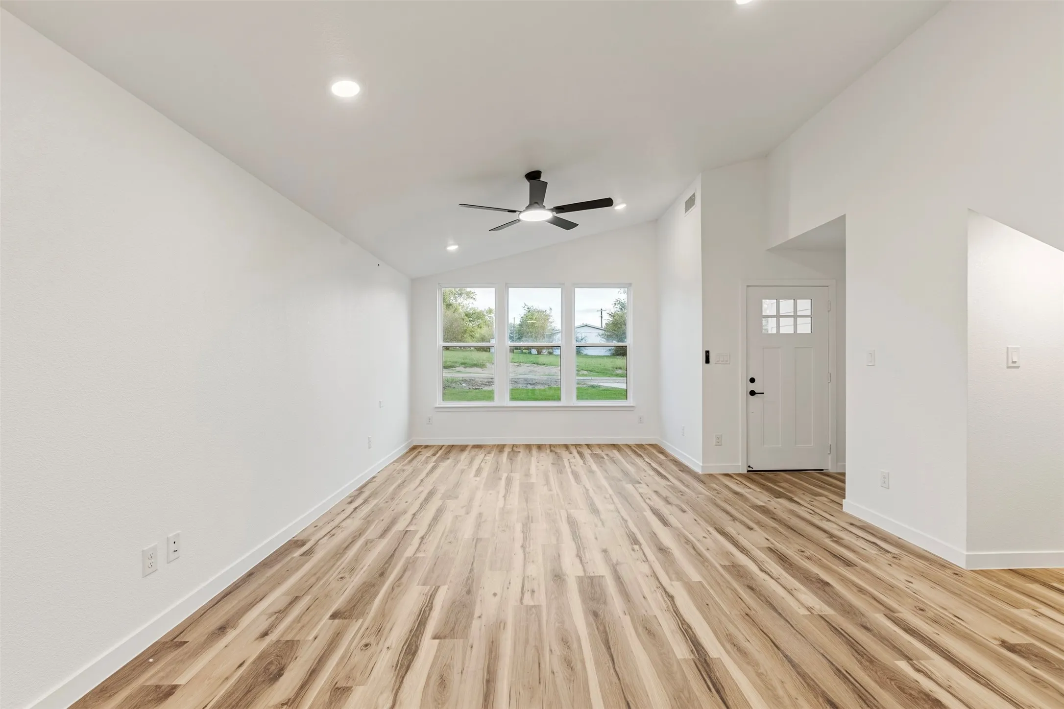 Single Family Residence For Sale in Grayson County , 104 E Miller, Whitewright, Texas 75491, 5 Bedroom, 3 Bathroom, 2 Garage spaces, 2,100 Sqft, built in 2026, mls#21405065, Real Estate Agent in Whitewright, Homes For Sale in Grayson county, Homes For Sale in Whitewright, Realtor in Whitewright Texas, Real Estate Brokerage Independent Realty Texas, Luminita Cordes Realtor