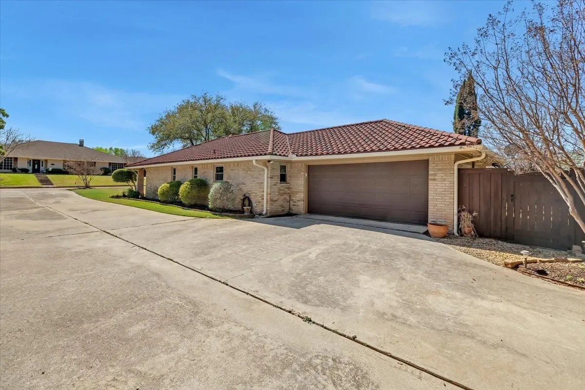Side View long drive way and garage